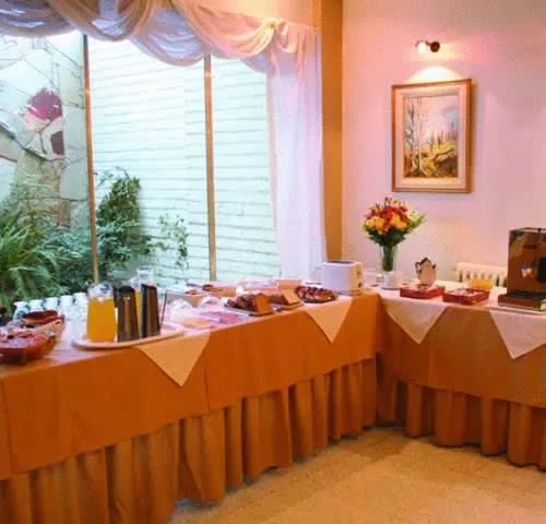 Buffet breakfast in Kalton