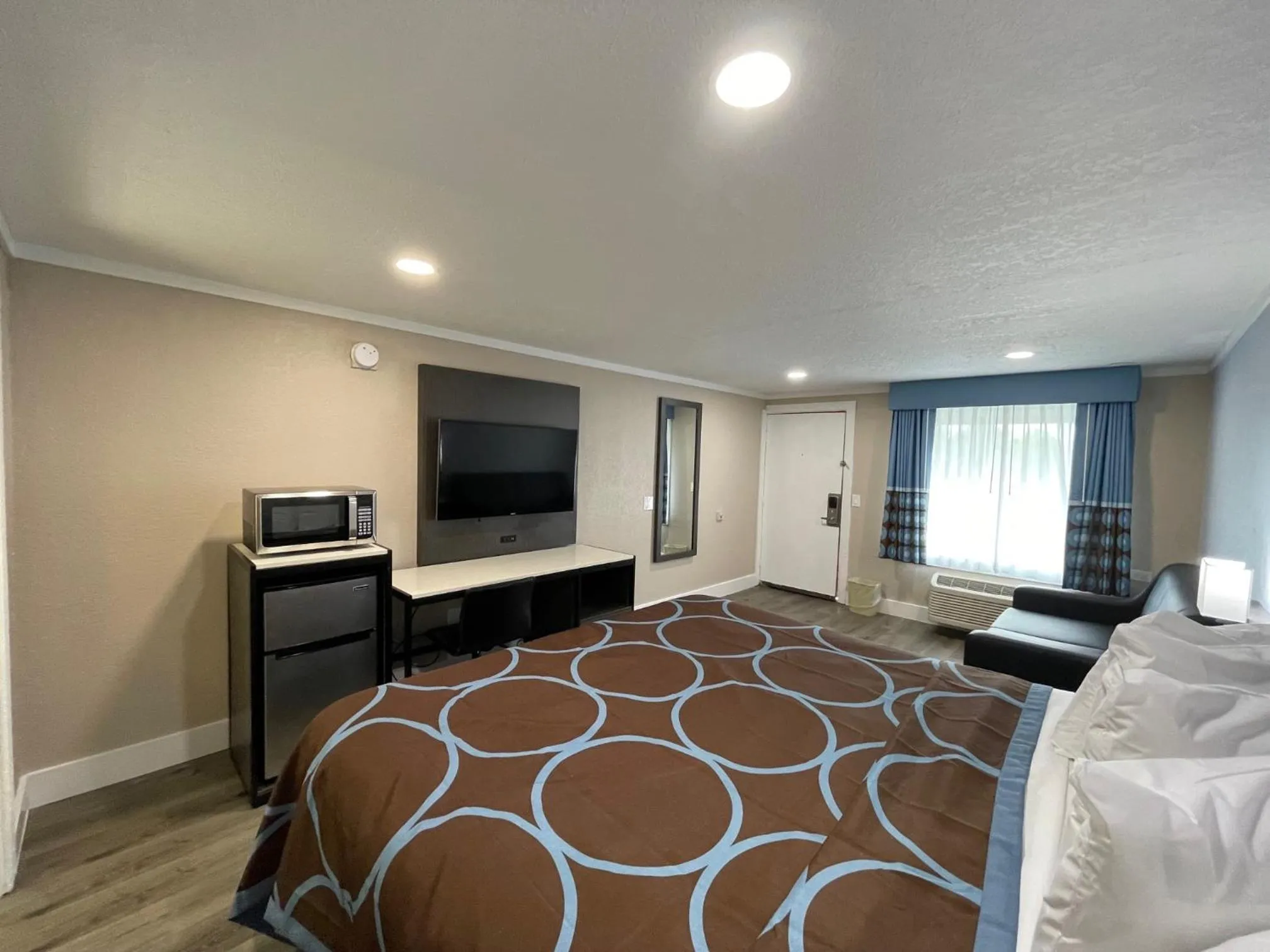 Bed in Super 8 by Wyndham Kissimmee-Orlando
