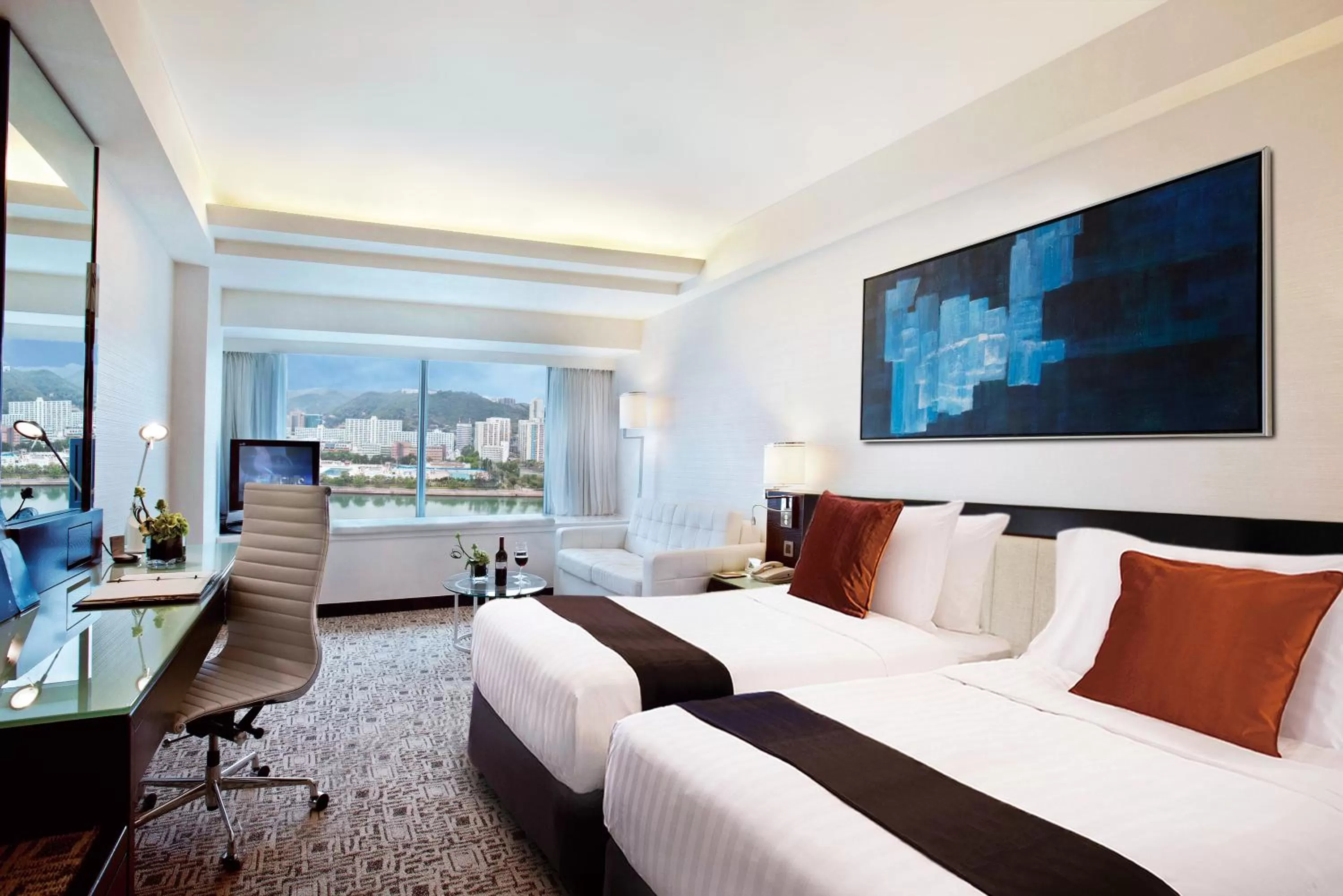 Bed in Regal Riverside Hotel