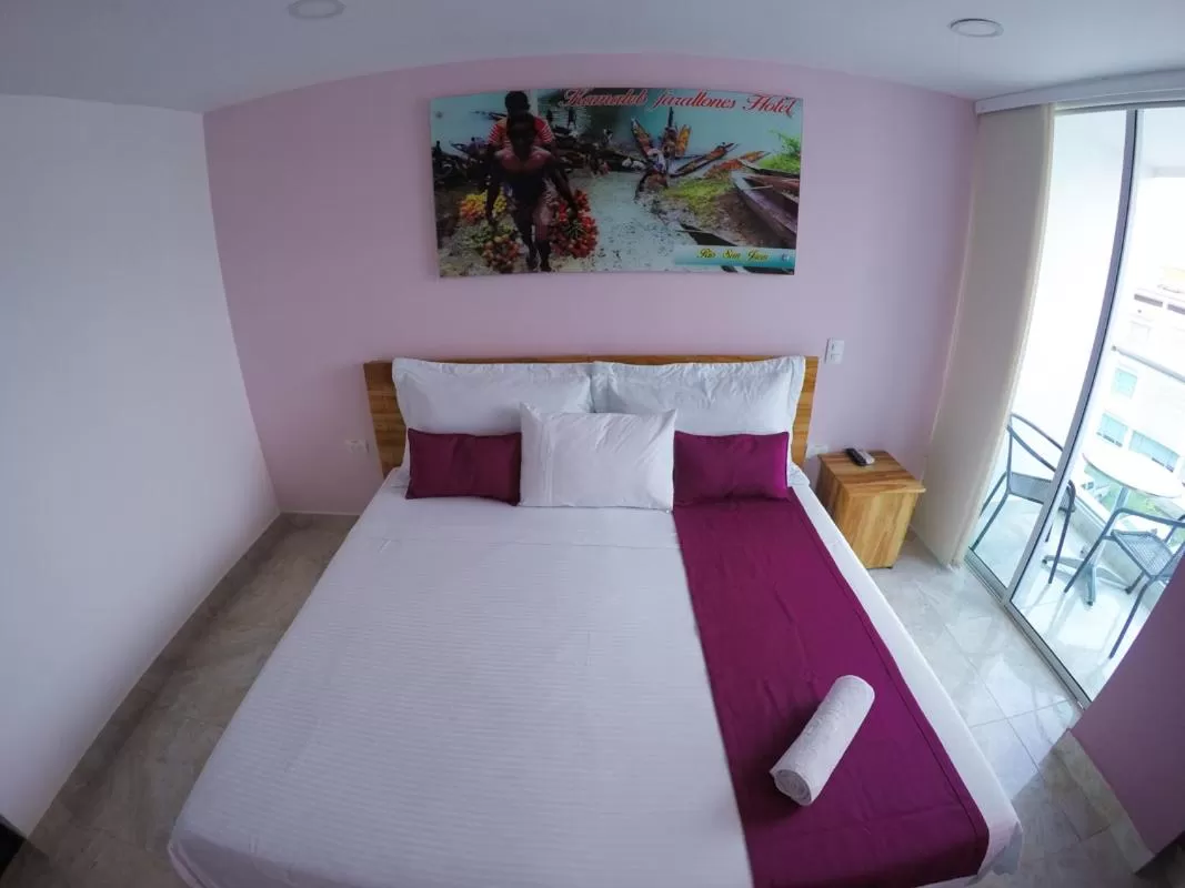 Bed in Kamaleb Farallones Hotel