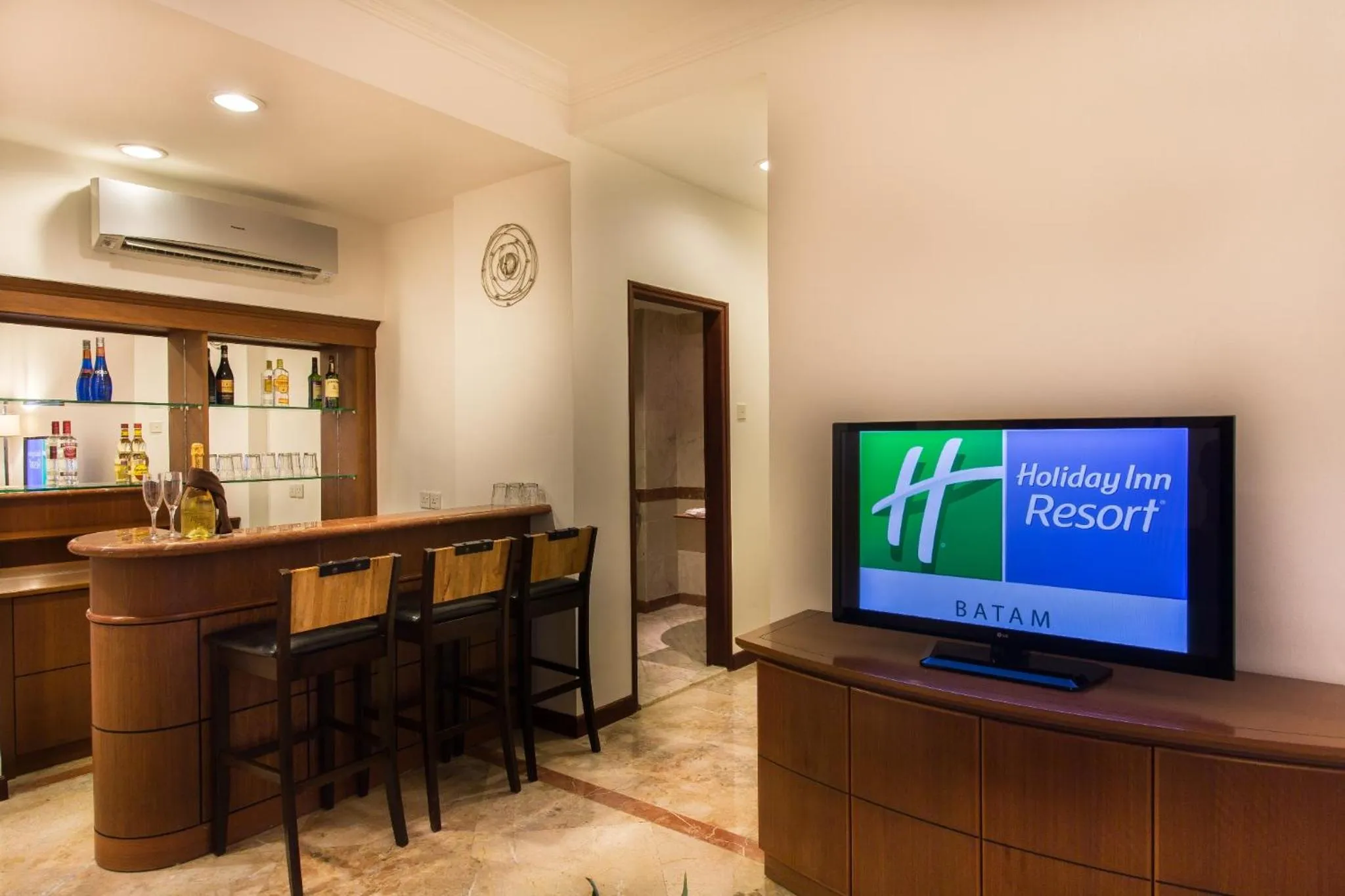 Lounge or bar in Holiday Inn Resort Batam by IHG