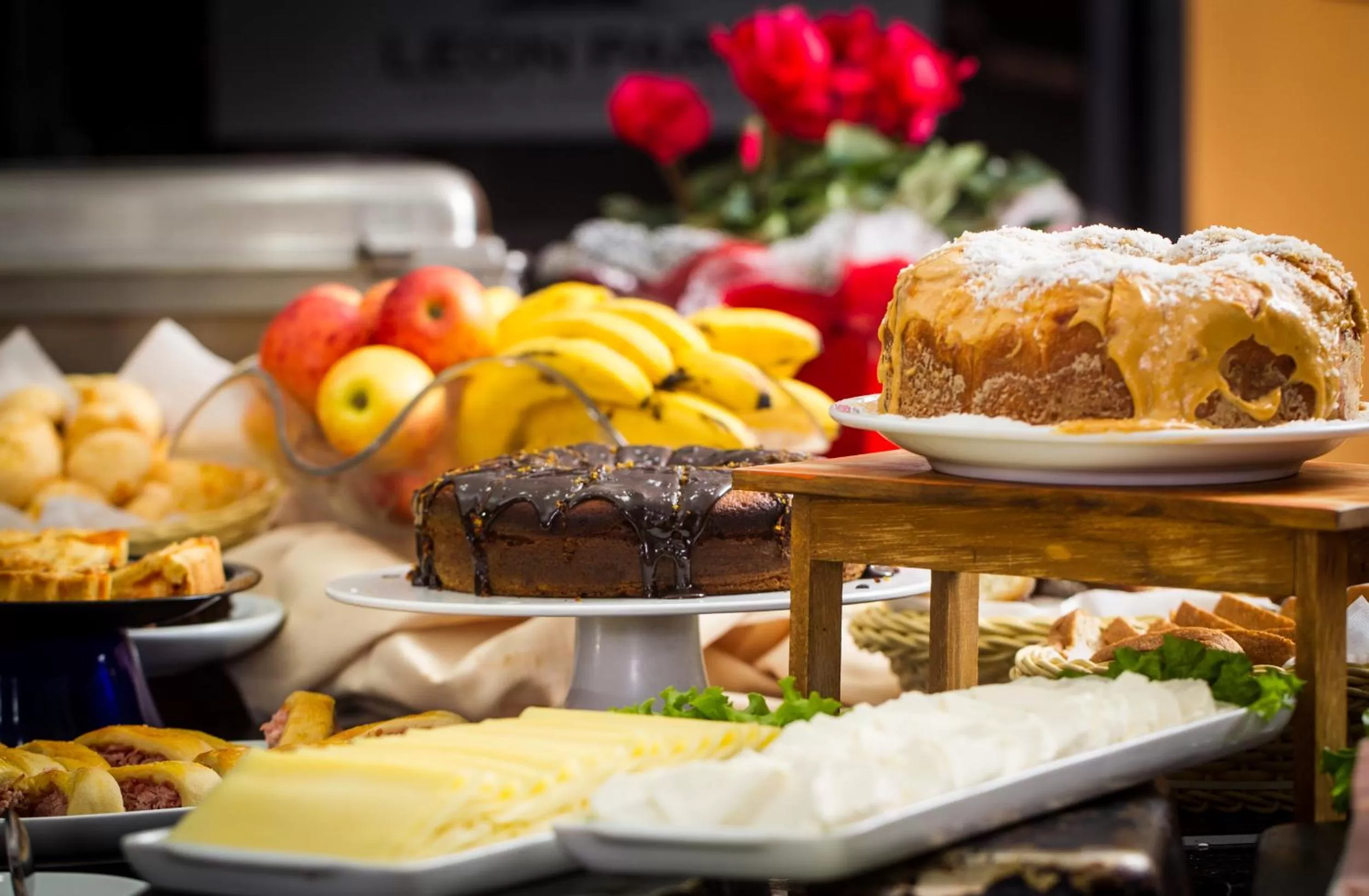 Breakfast in LEON PARK HOTEL e CONVENÇÕES - Melhor Custo Benefício