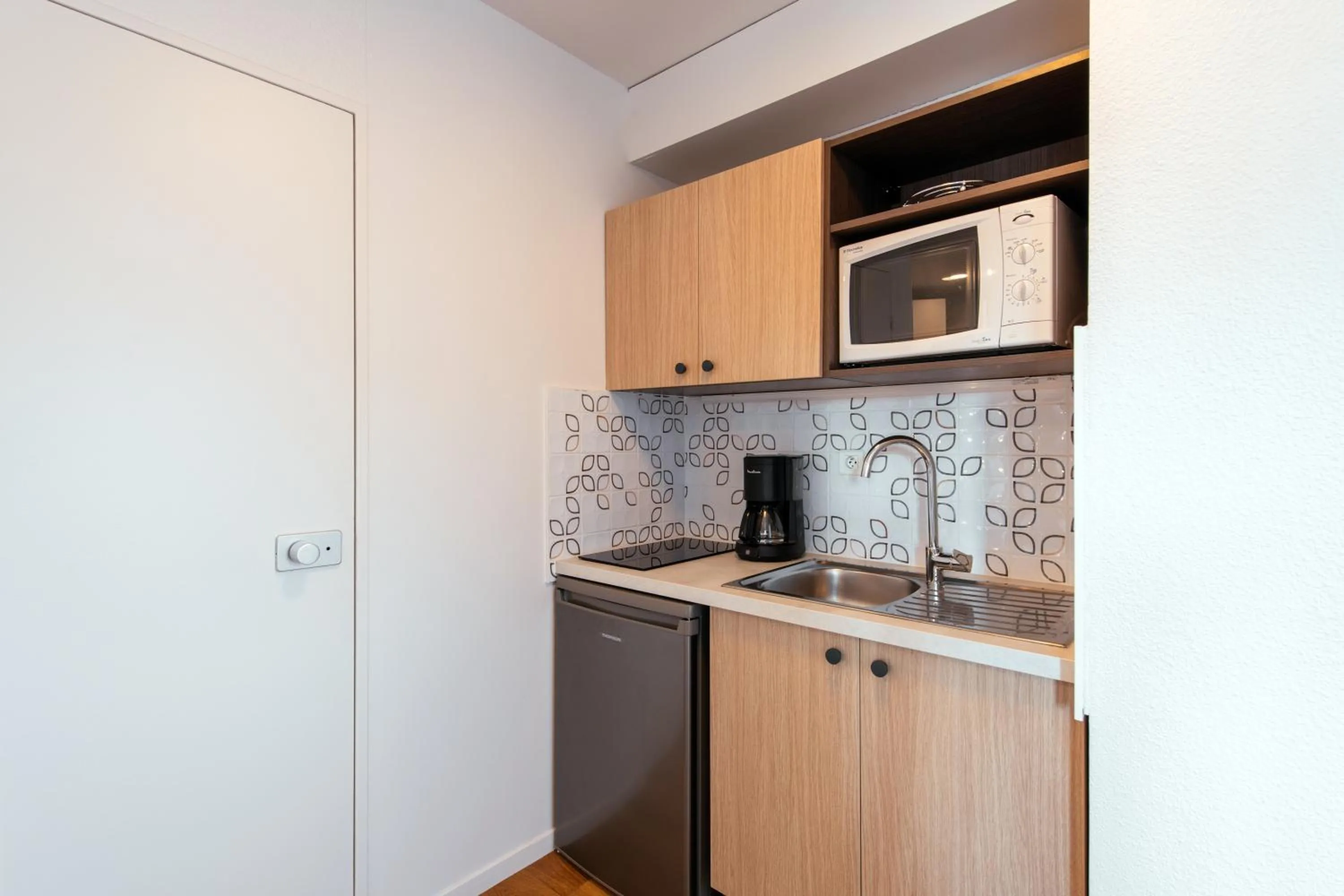 Kitchen or kitchenette in Aparthotel Adagio Access Paris La Villette