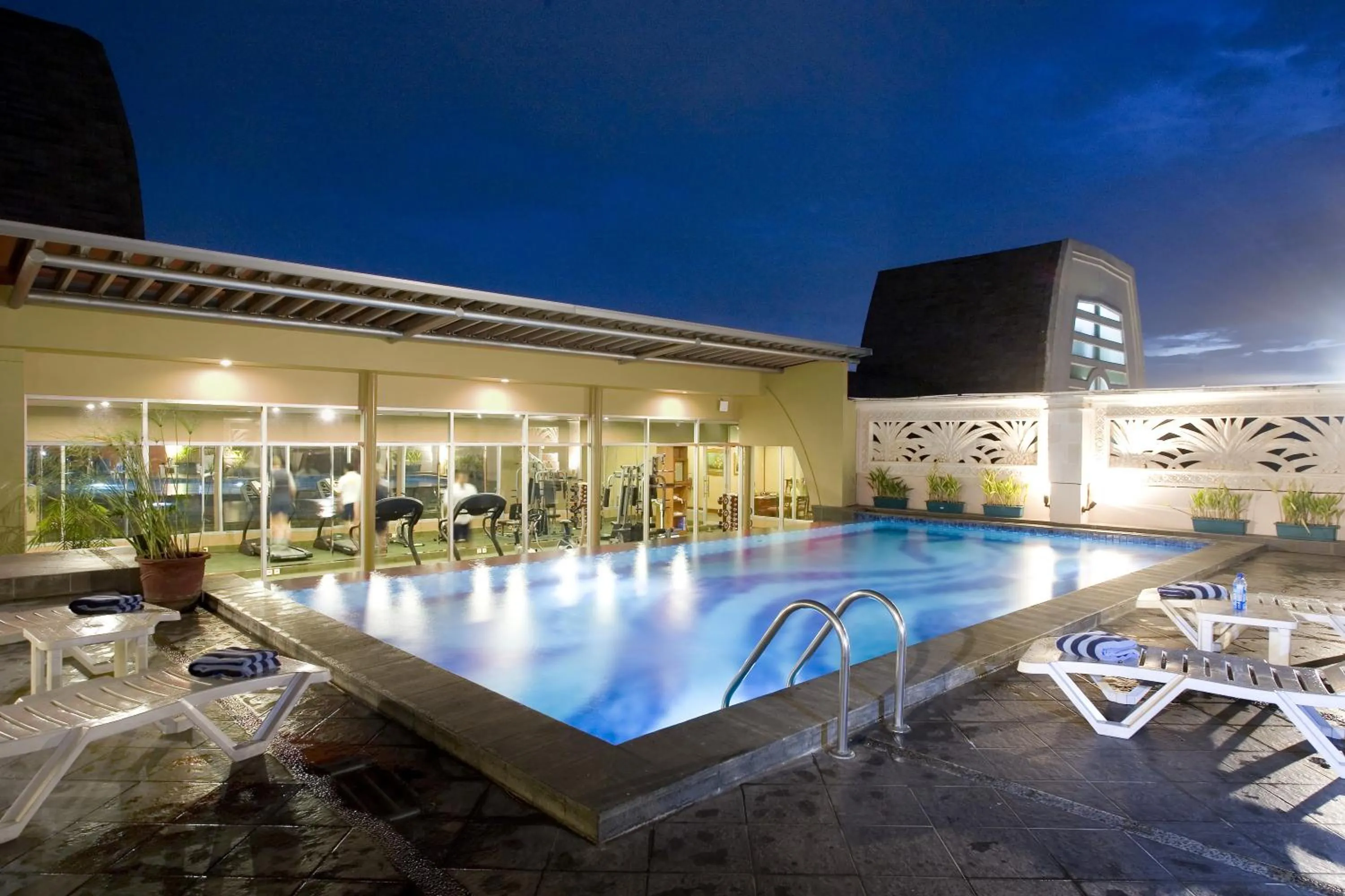 Swimming pool in Arion Suites Hotel Kemang