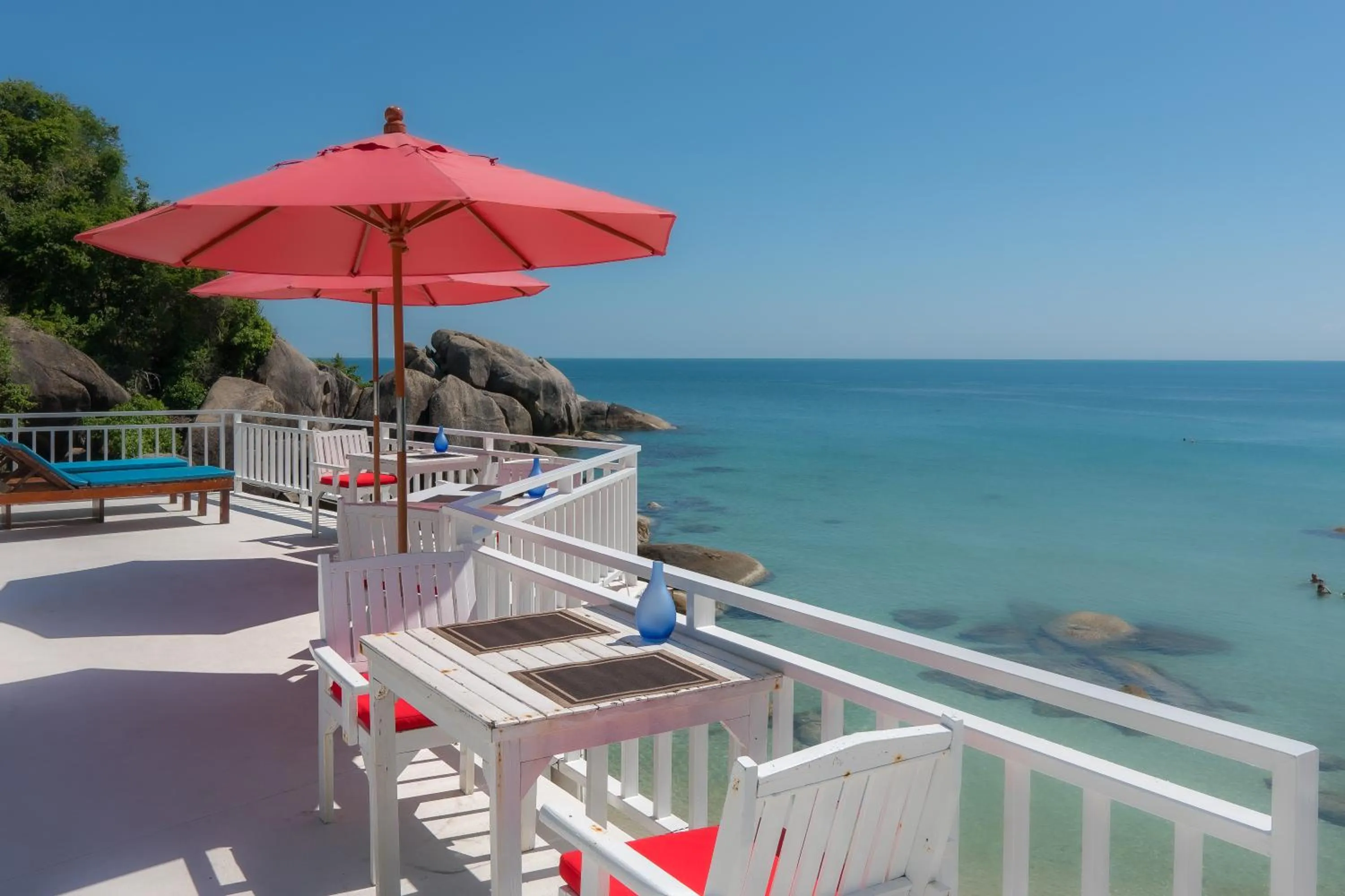 Restaurant/places to eat in Crystal Bay Beach Resort