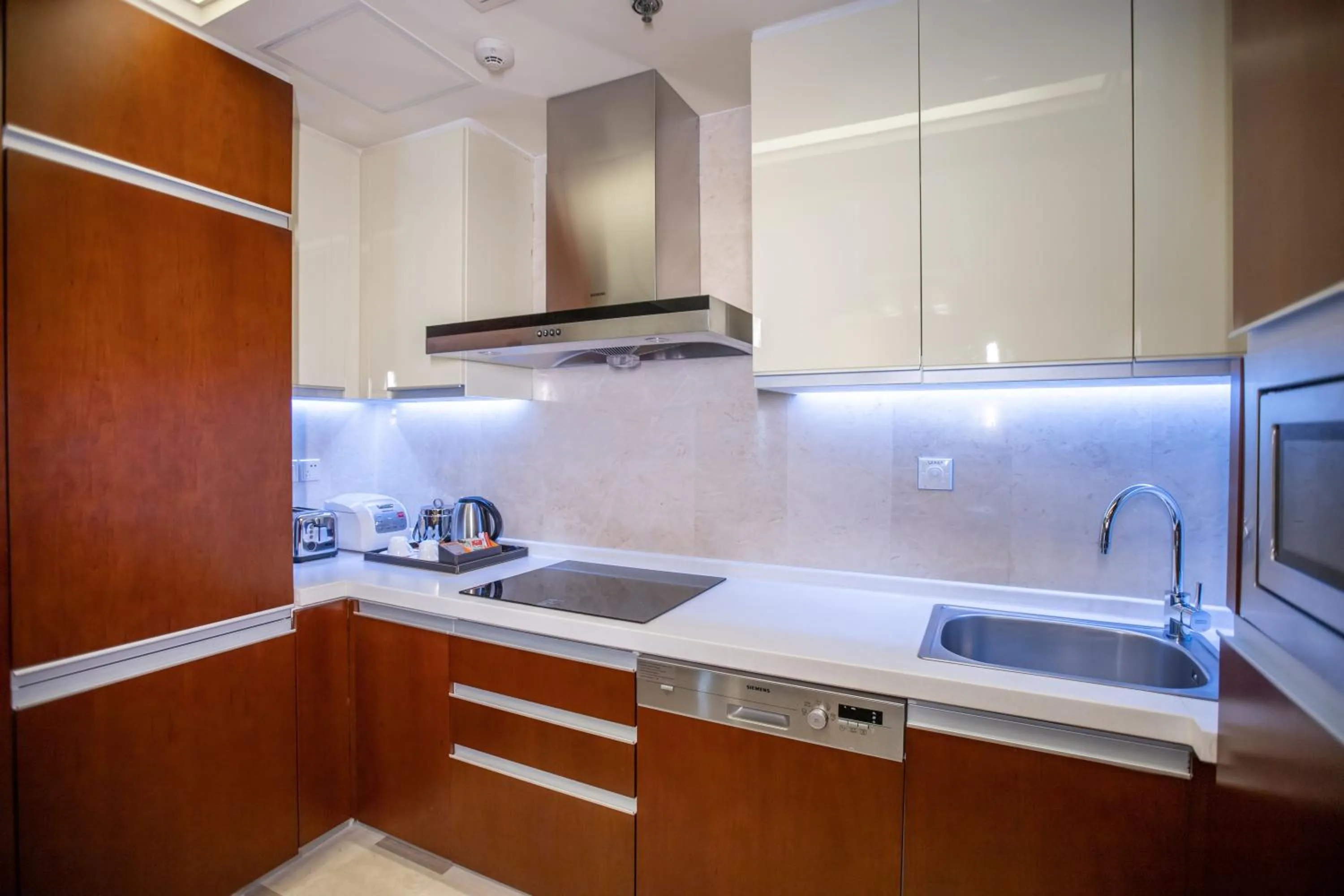 Kitchen or kitchenette in The Imperial Mansion, Beijing - Marriott Executive Apartments