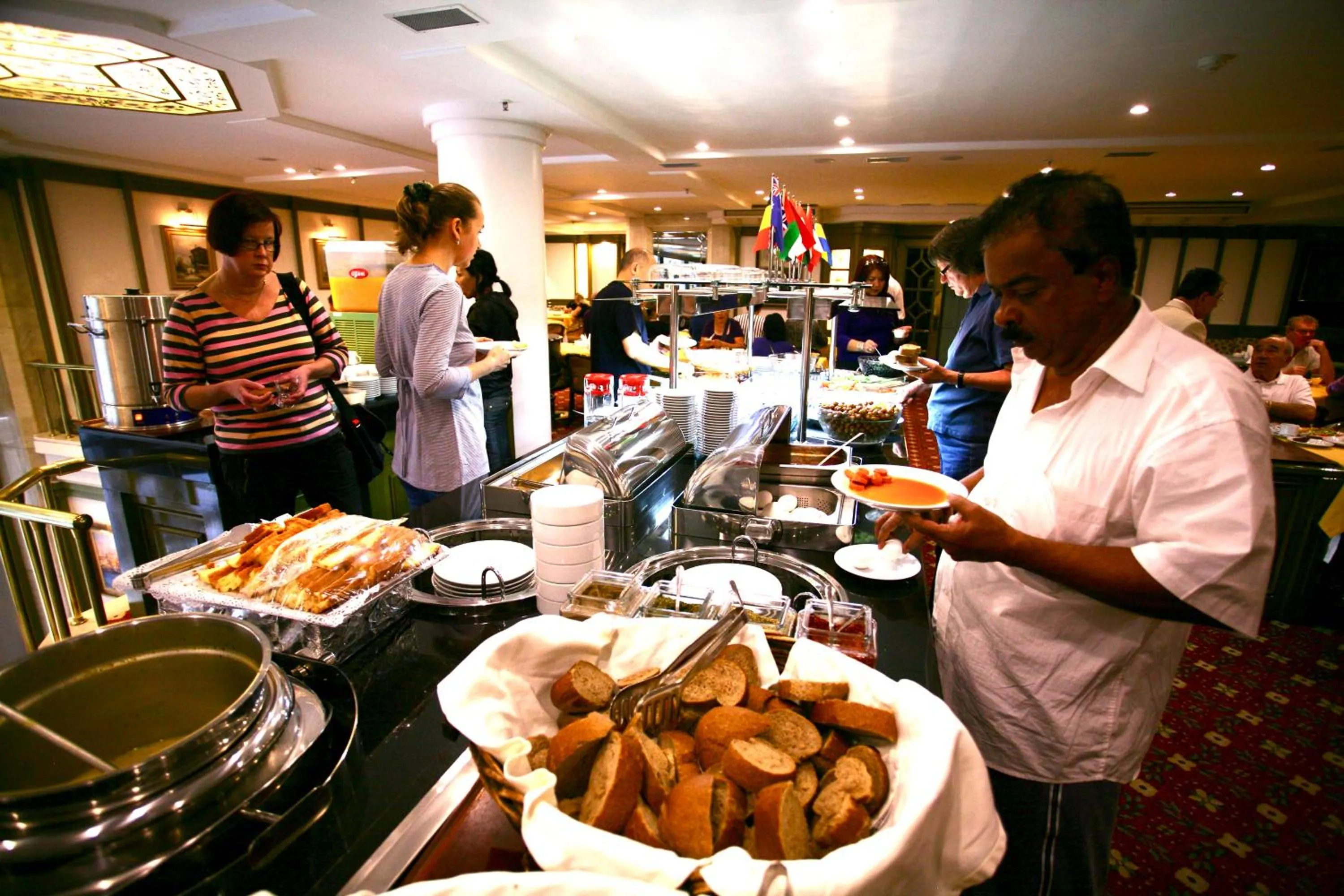 Restaurant/places to eat in Istanbul Royal Hotel