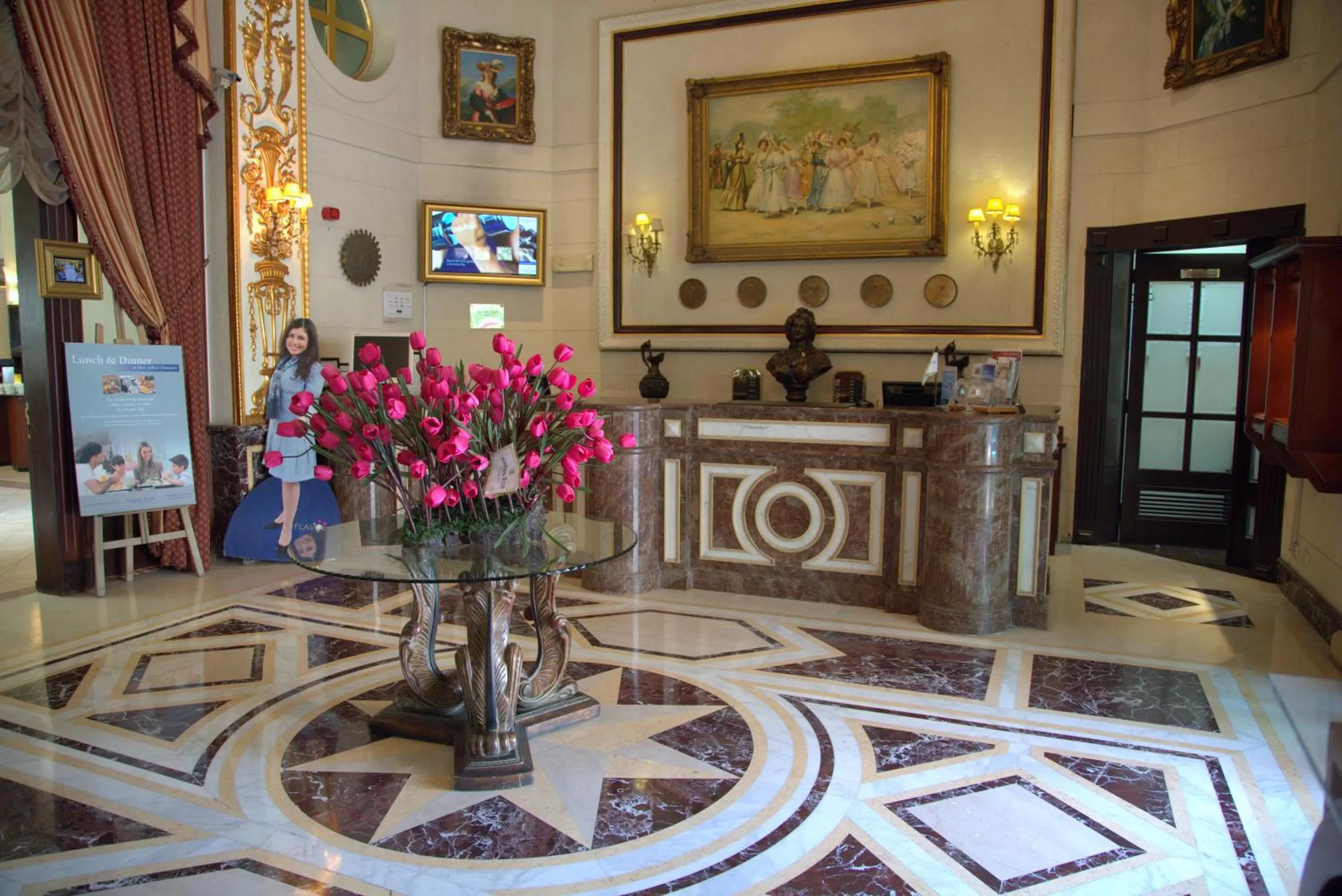 Lobby or reception in Serenada Golden Palace - Boutique Hotel