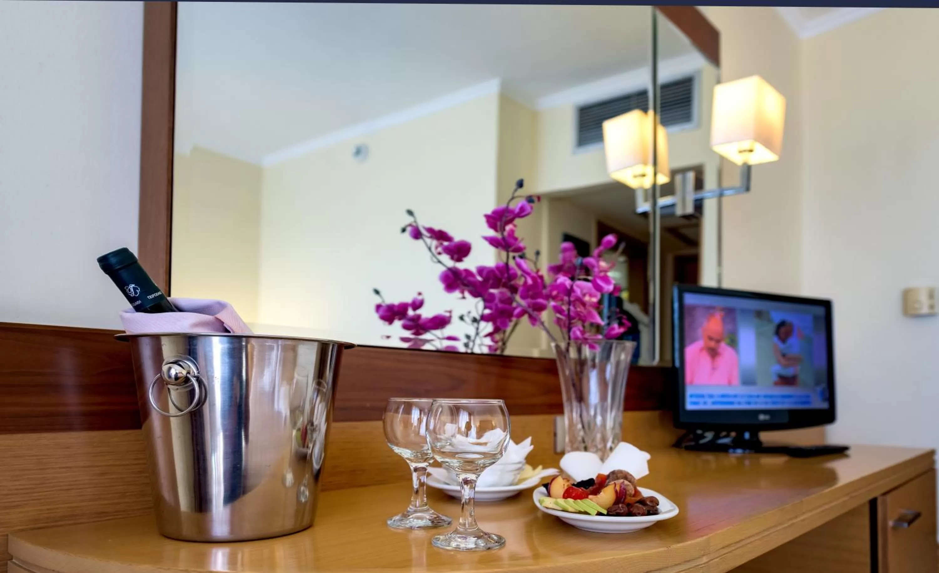TV and multimedia in Manousos City Hotel