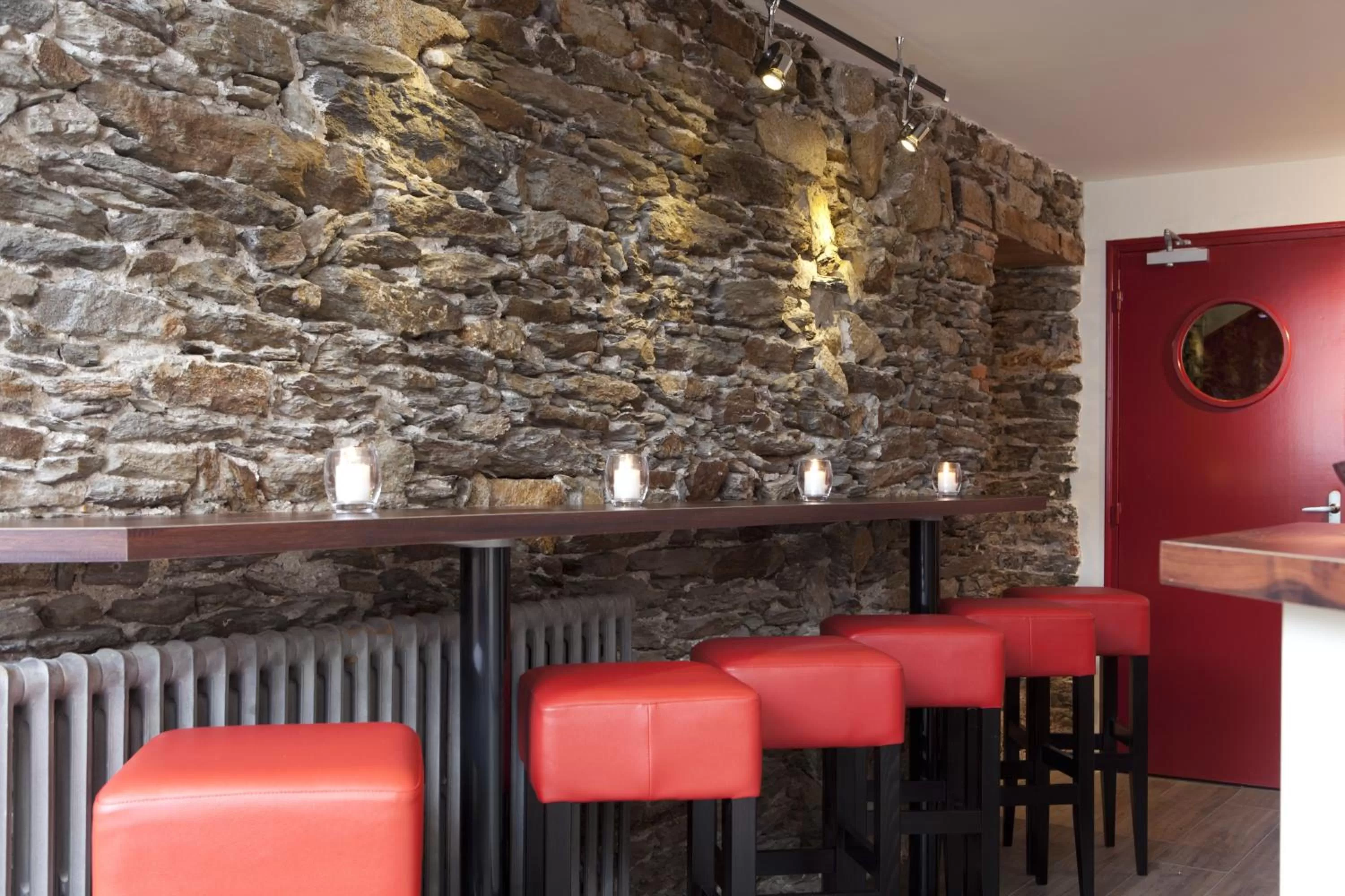 Restaurant/places to eat in Logis Hotel Chateaubriand