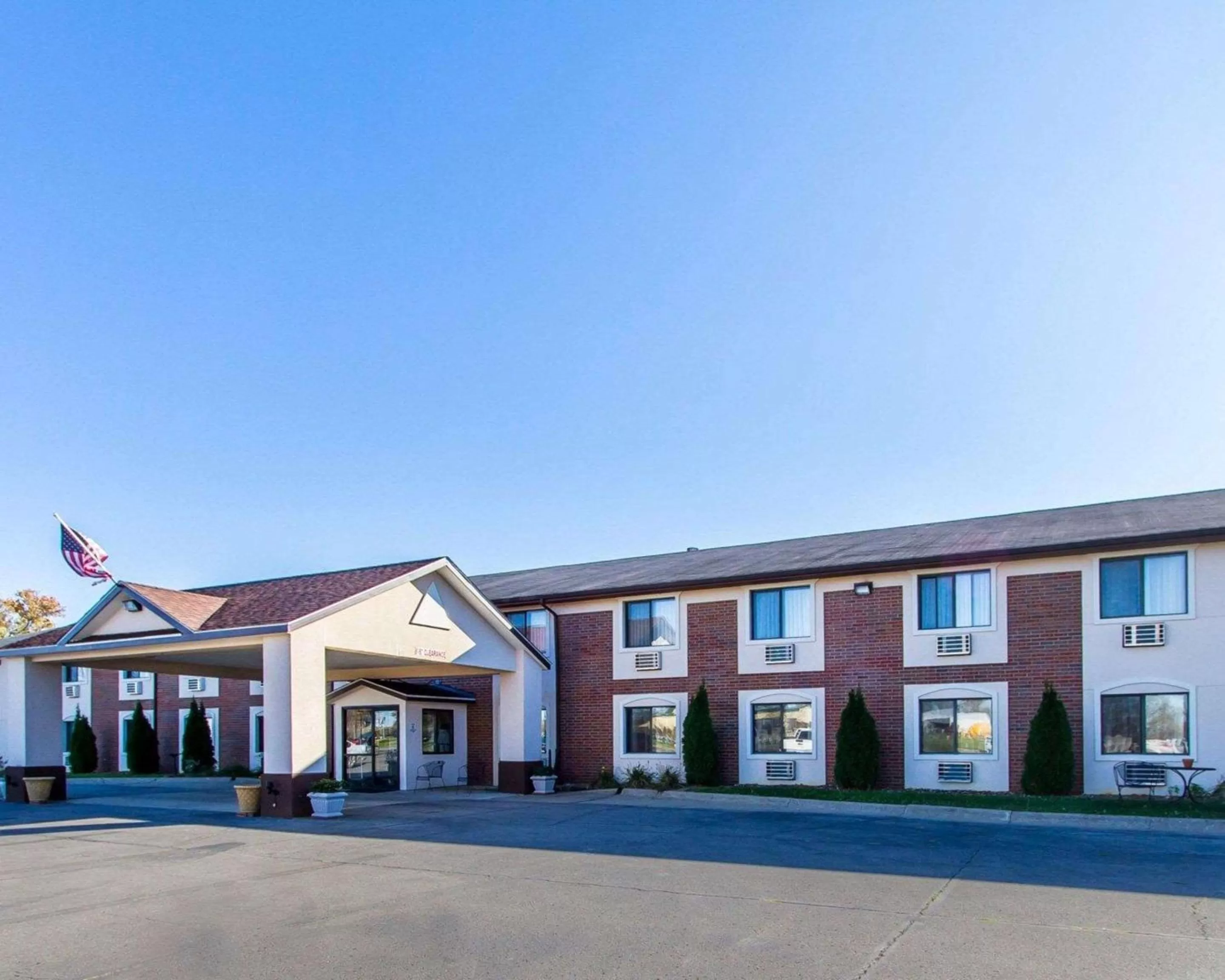 Property building in Quality Inn & Suites Ottumwa North