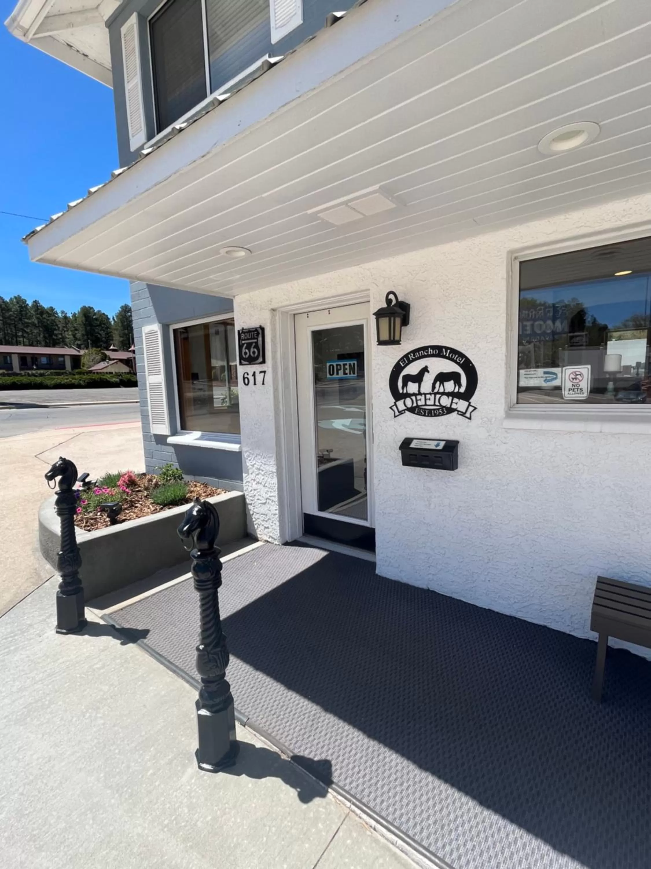 Patio in El Rancho Motel