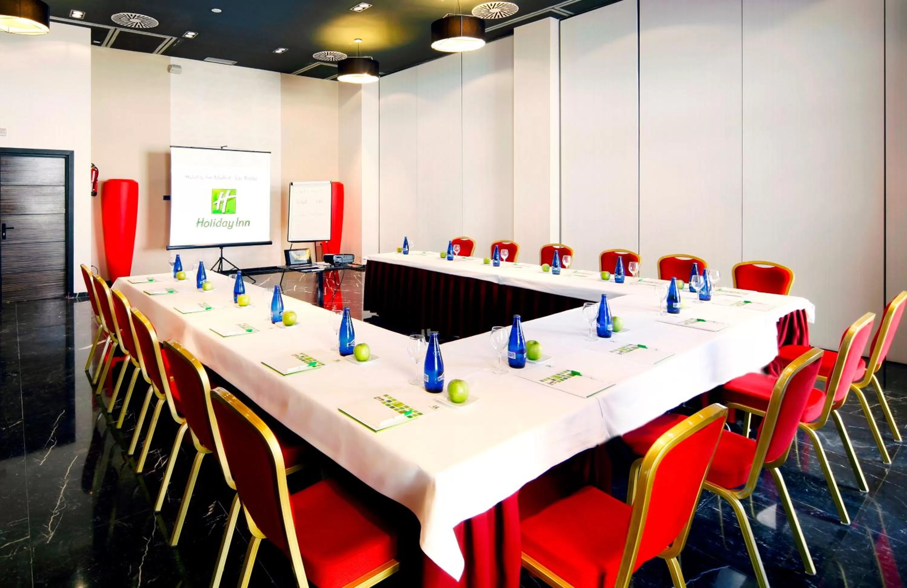 Meeting/conference room in Holiday Inn Madrid - Las Tablas by IHG