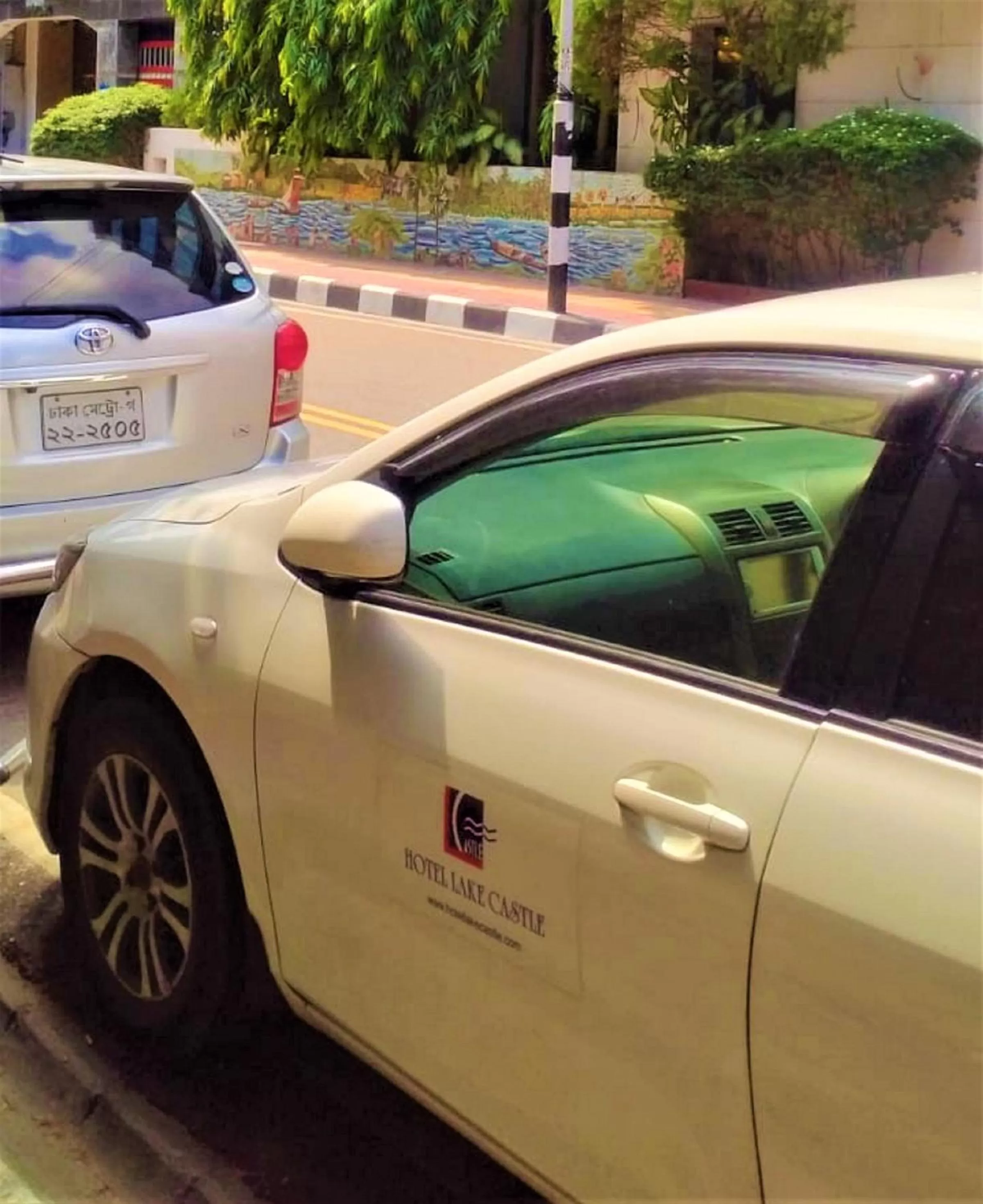 Parking in HOTEL LAKE CASTLE - Parkview