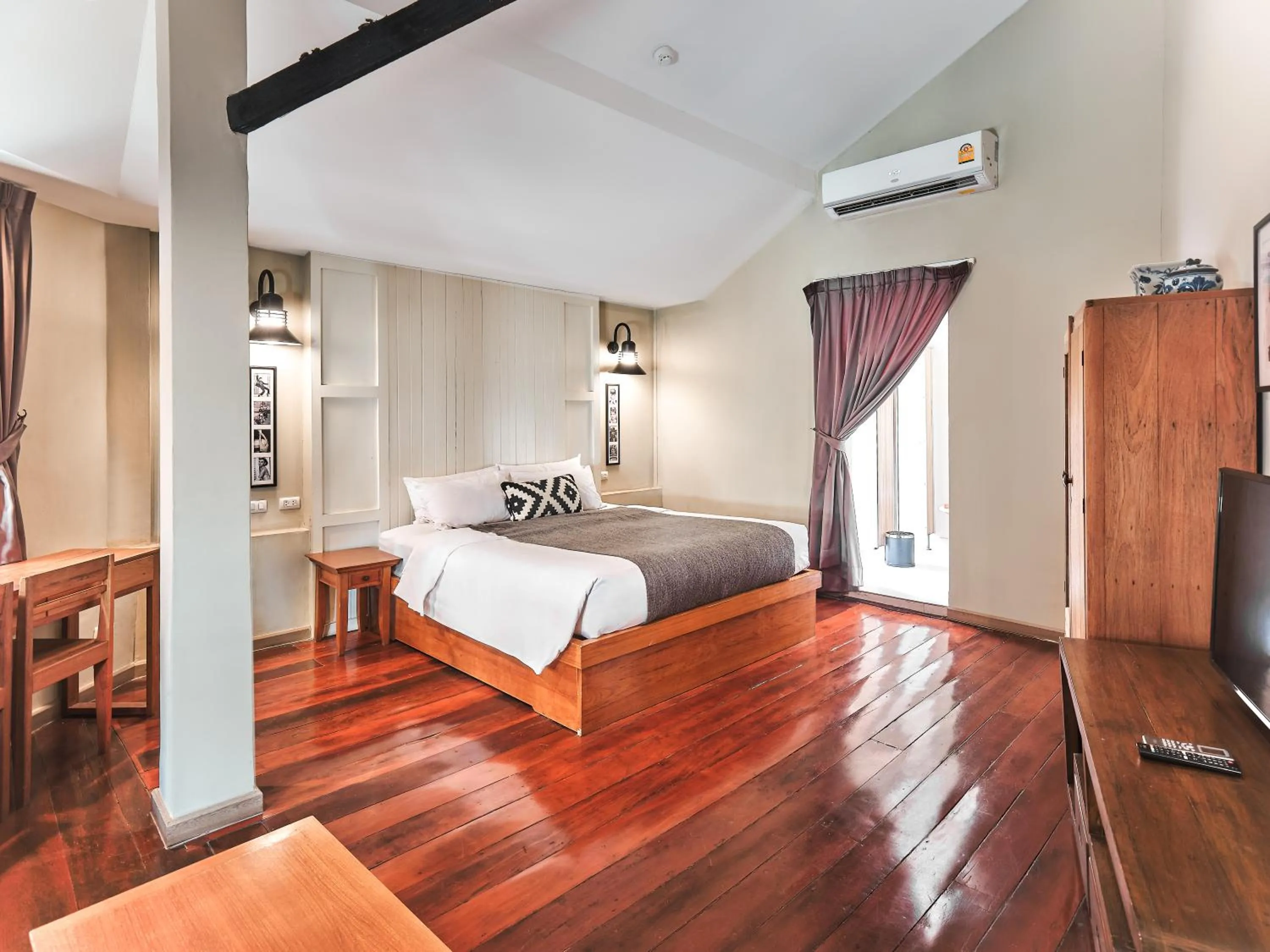 Photo of the whole room in Prince Theatre Heritage Stay Hostel - Silom