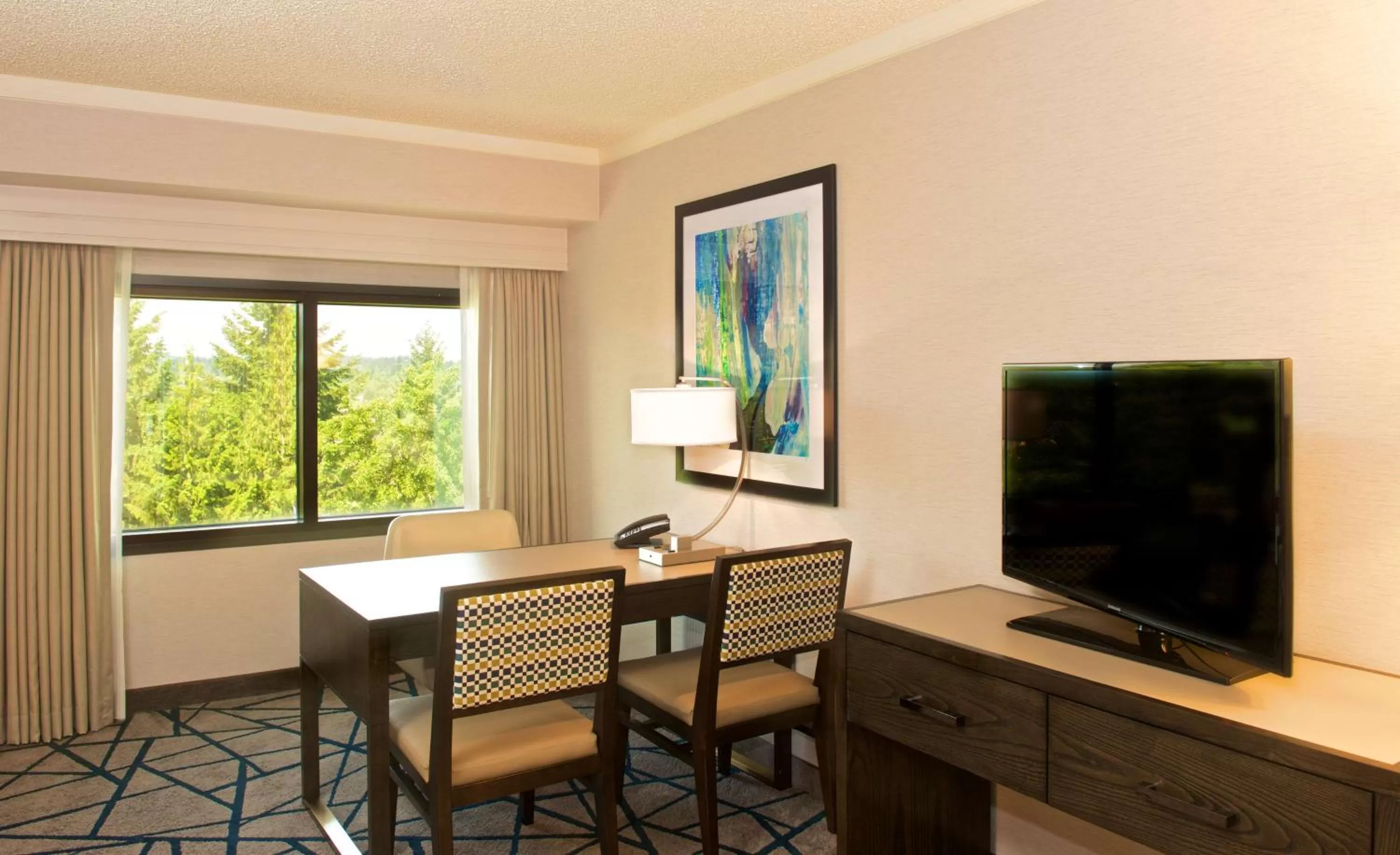 Living room in Embassy Suites by Hilton Portland Tigard