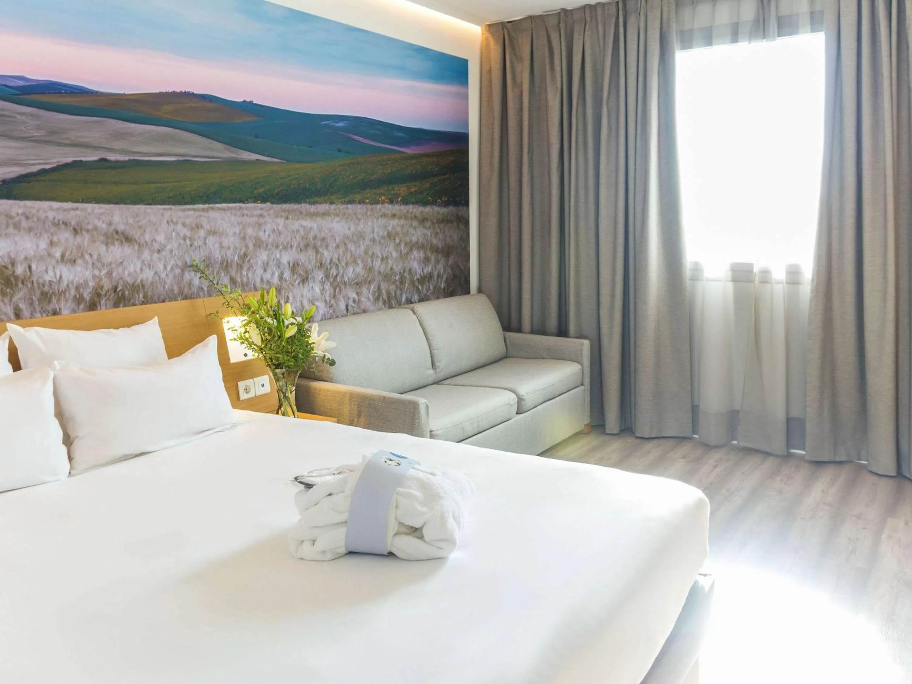 Photo of the whole room, Bed in Novotel Sevilla