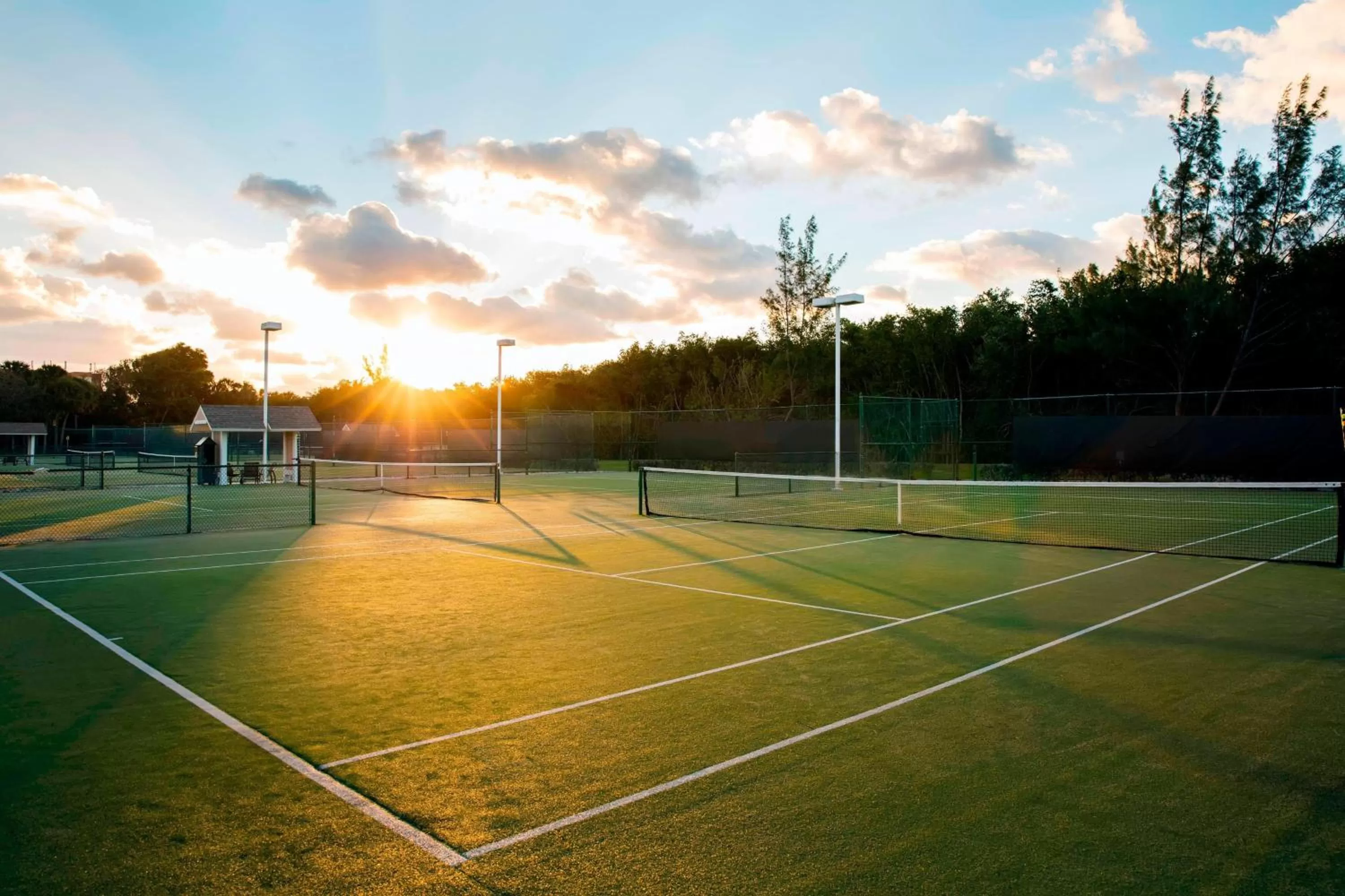 Tennis court in Marriott Hutchinson Island Beach Resort, Golf & Marina