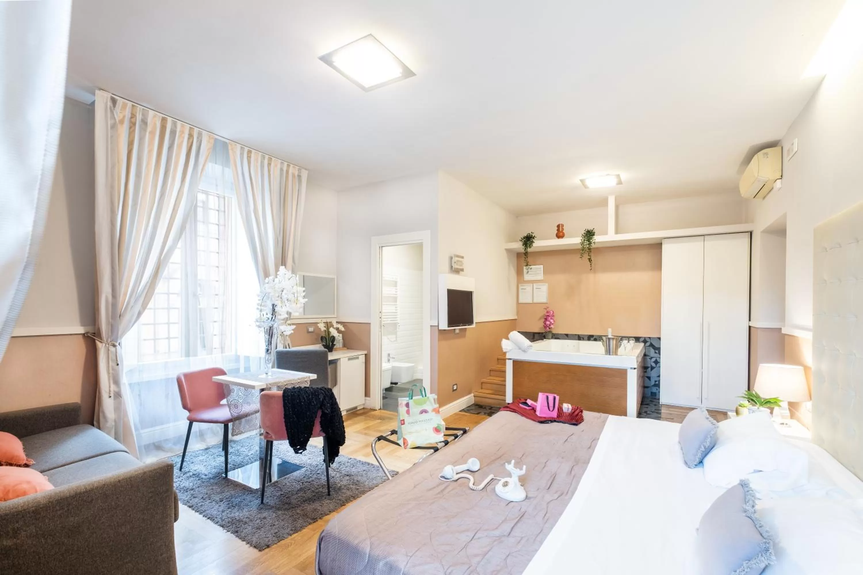 Bedroom, Bed in Rome River Inn