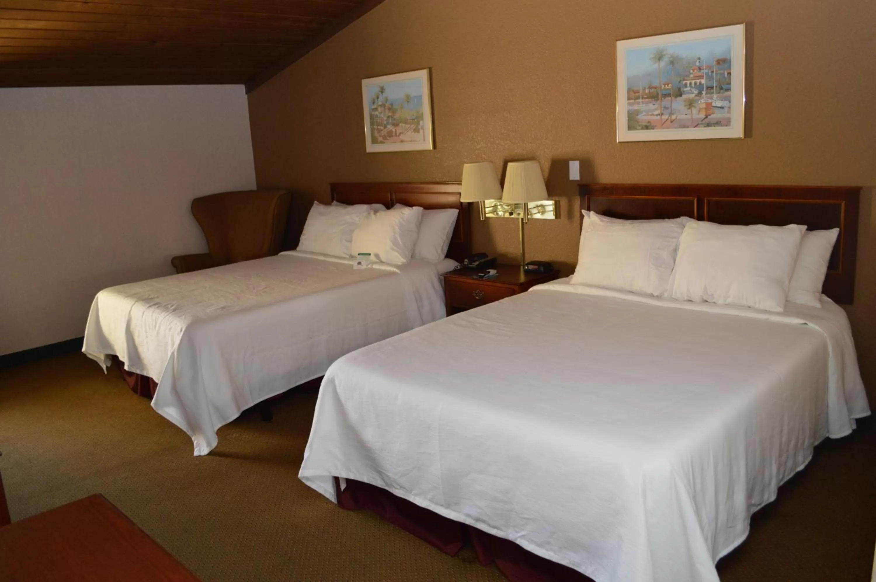 Queen Room - Disability Access in Ontario Airport Inn