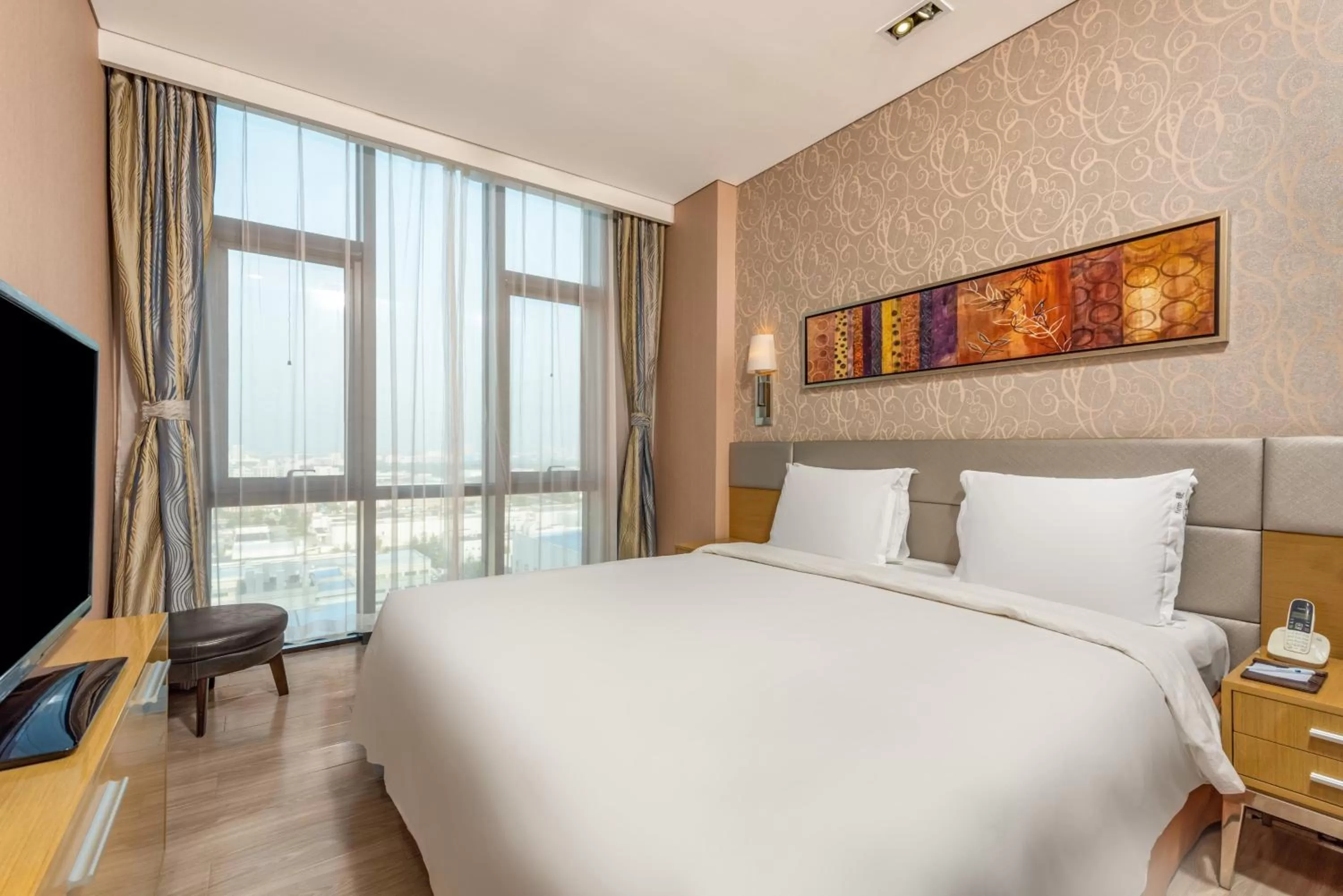 Photo of the whole room, Bed in Holiday Inn Express Beijing Yizhuang by IHG - Taxi 1 Hour to International Airport and 800 Meters to the Nearby Subway