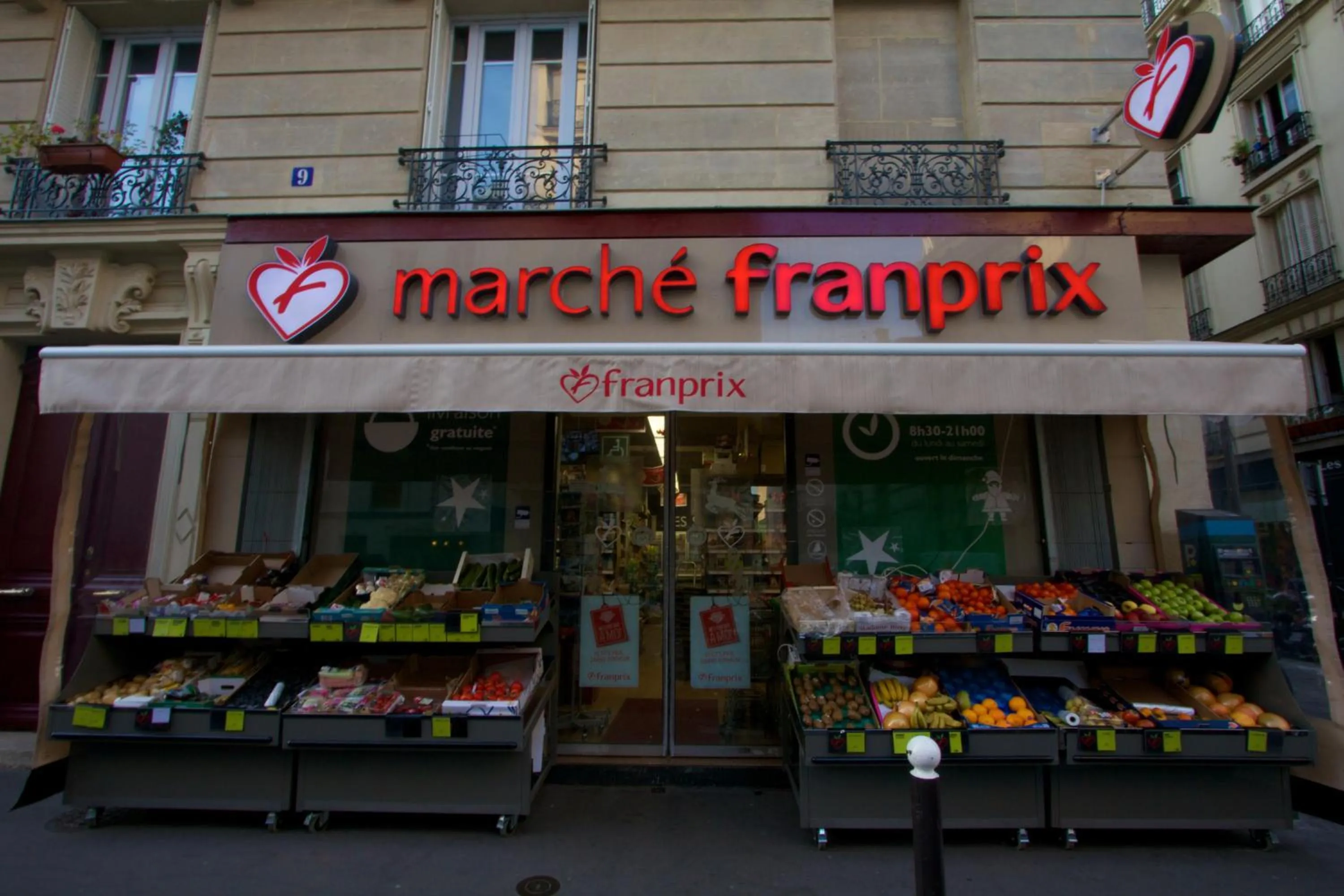 Supermarket/grocery shop in Bastille Hostel