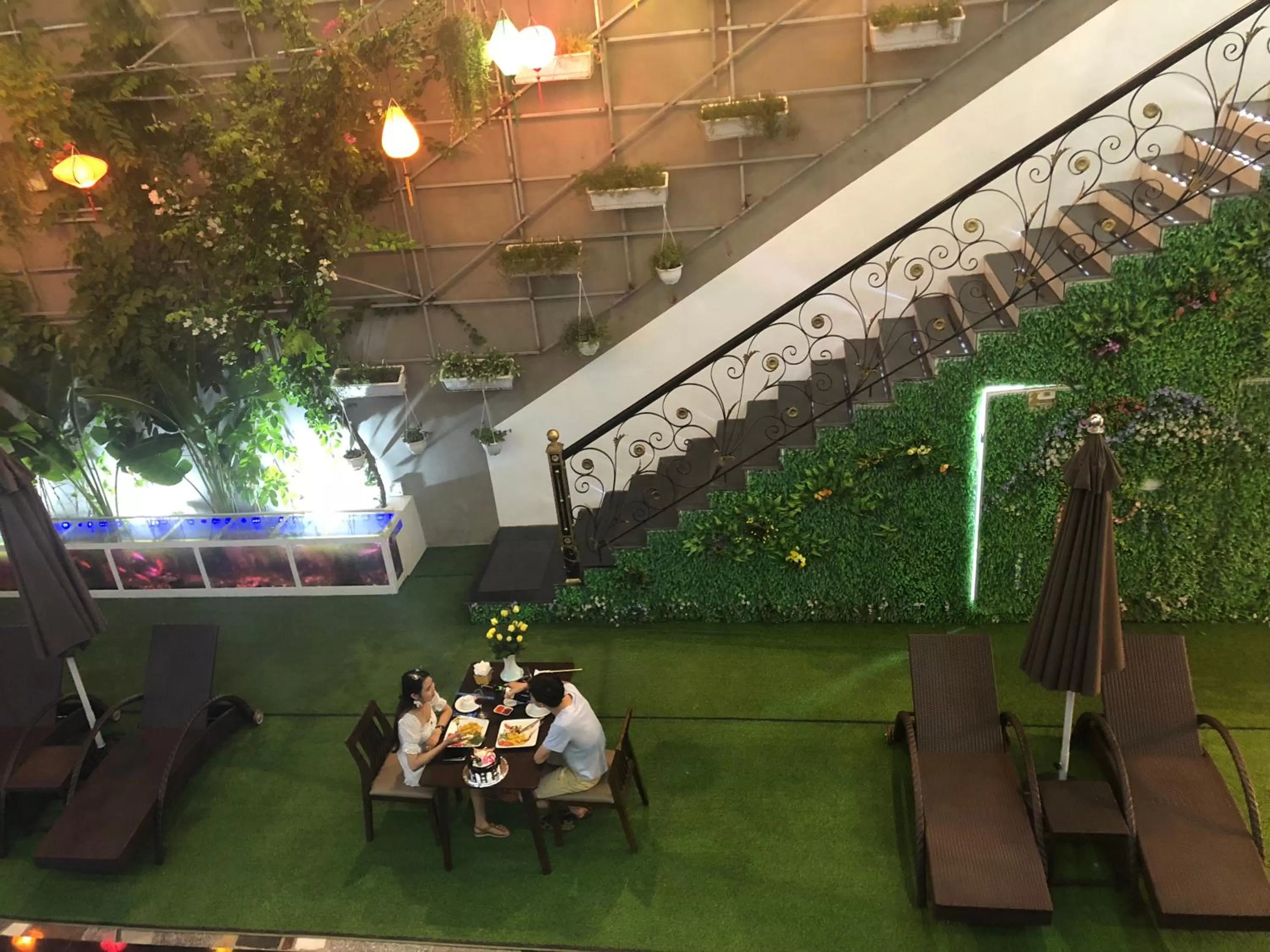 group of guests in TAM COC SUNSHINE HOTEL