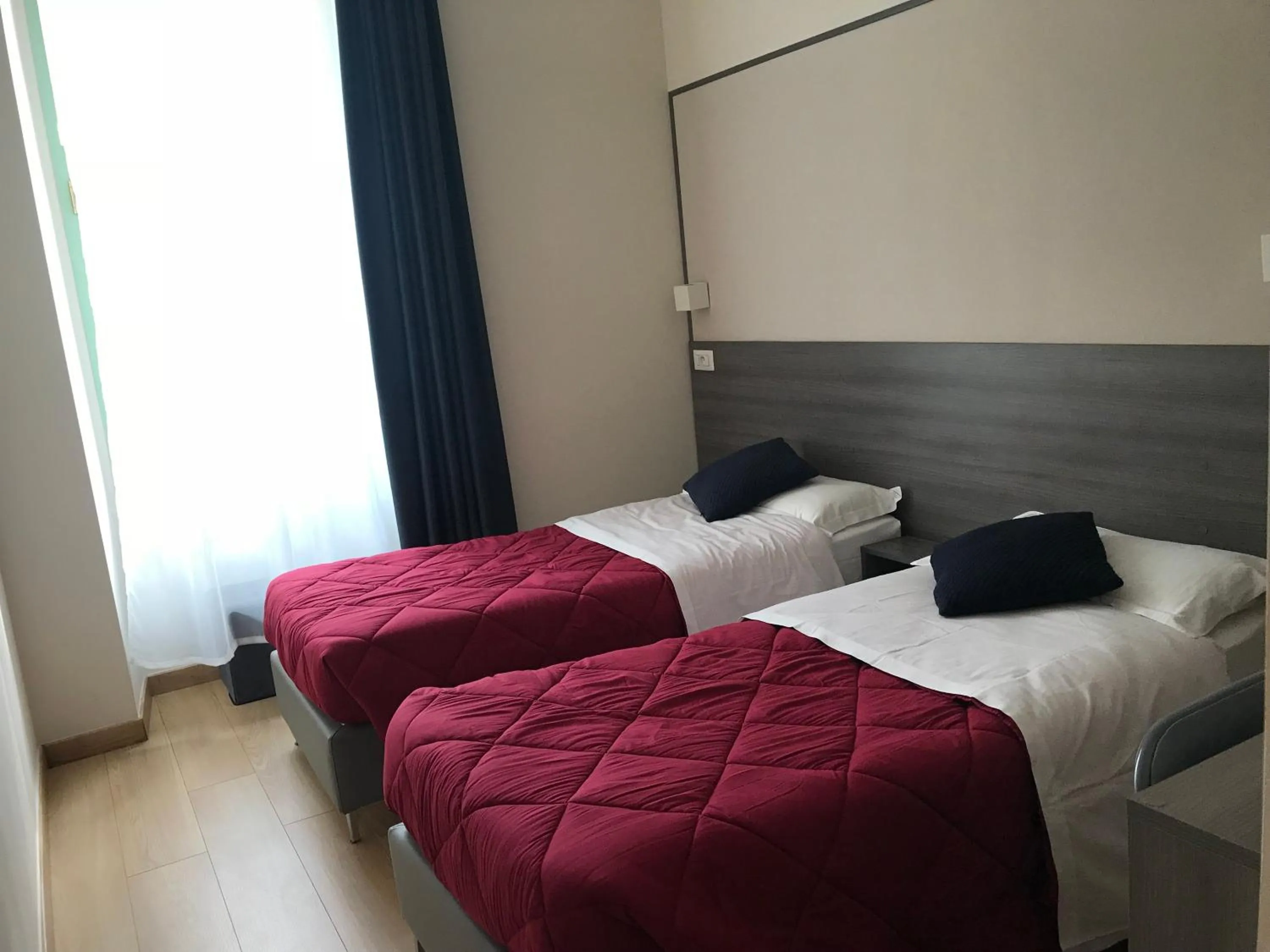 Property building, Bed in Boutique Hôtel Neptune Nice