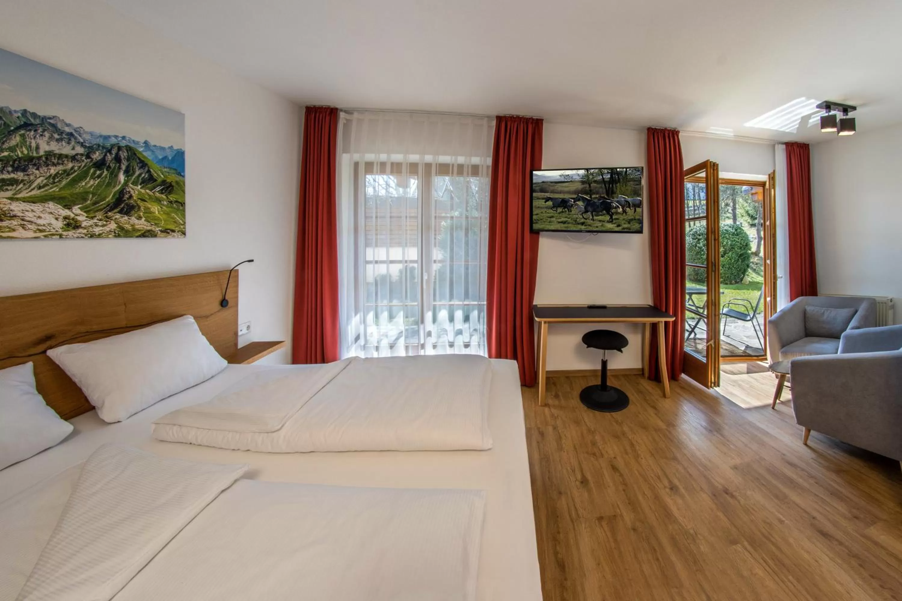 Bed in Appartement-Hotel-Allgayer