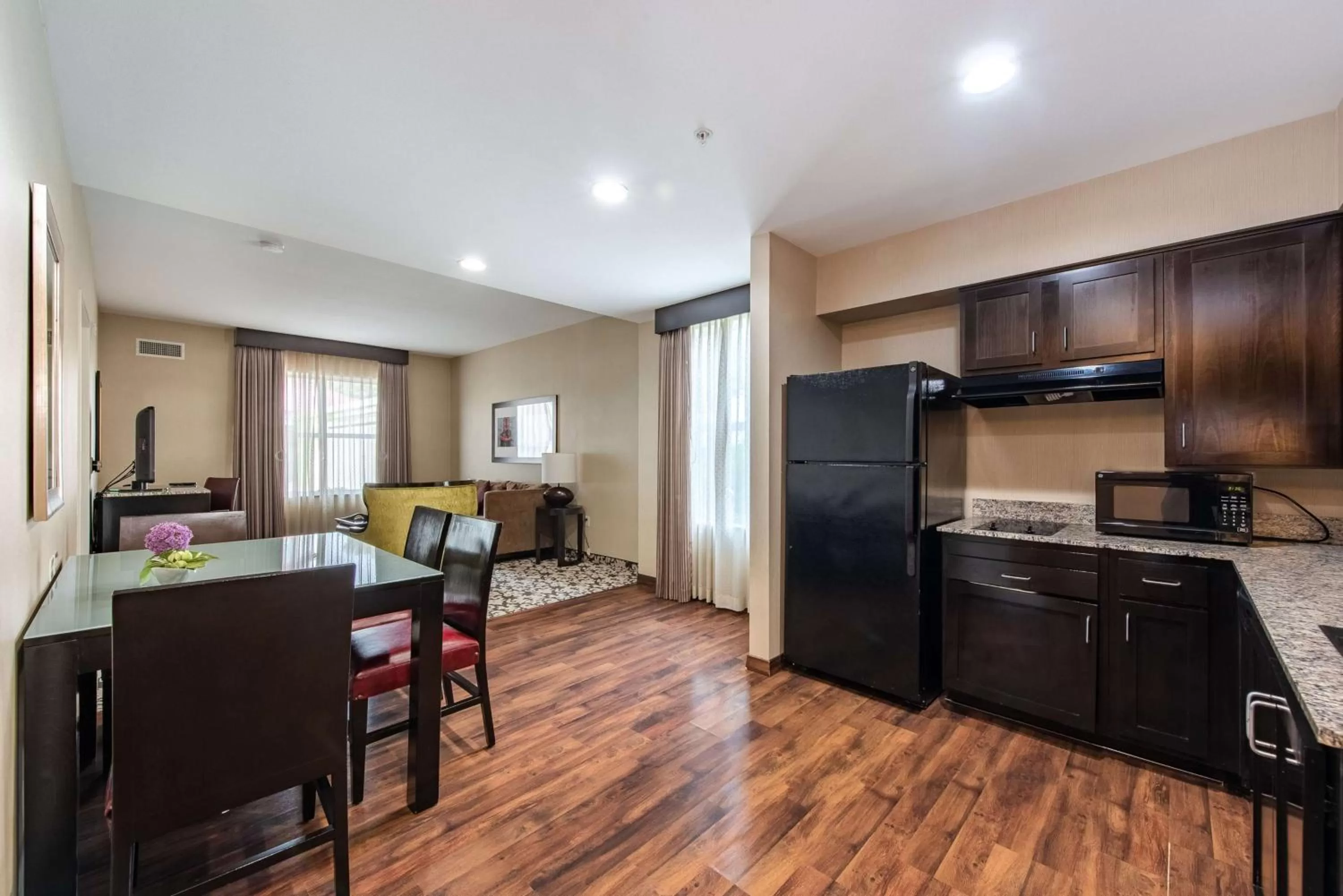 Kitchen or kitchenette in Homewood Suites by Hilton Oxnard/Camarillo