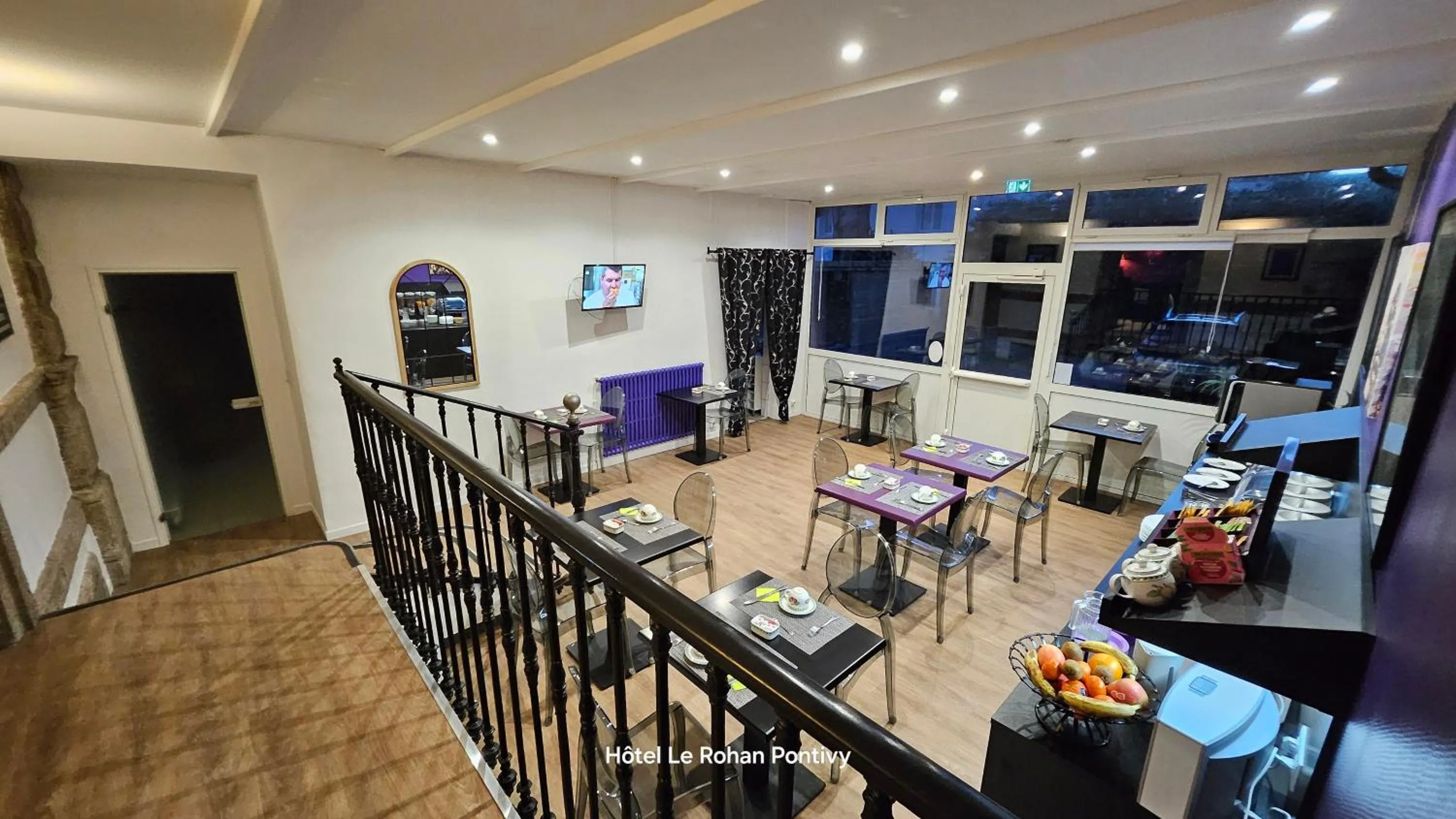 Breakfast in Hôtel Le Rohan Charme et Caractère