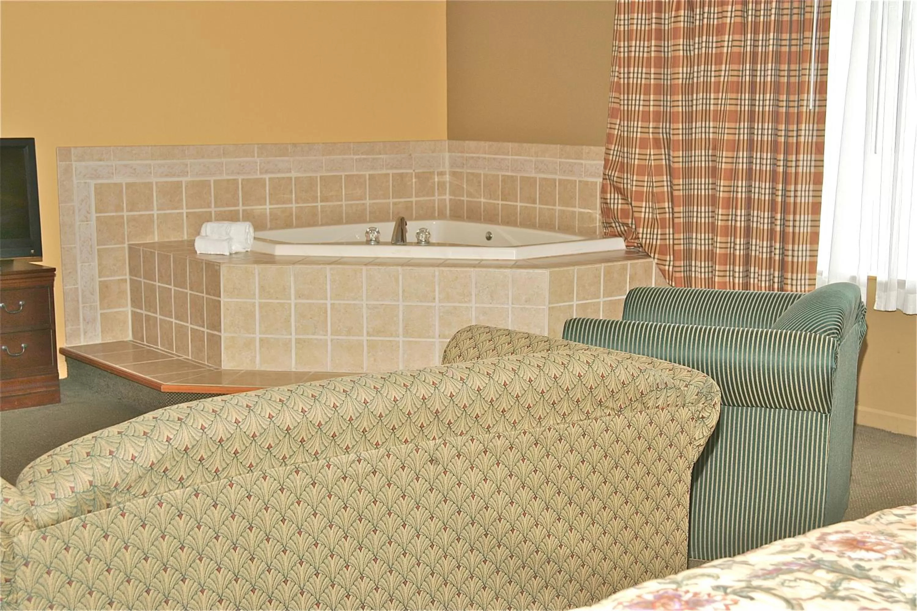 Seating area, Bed in Stone Fence Resort