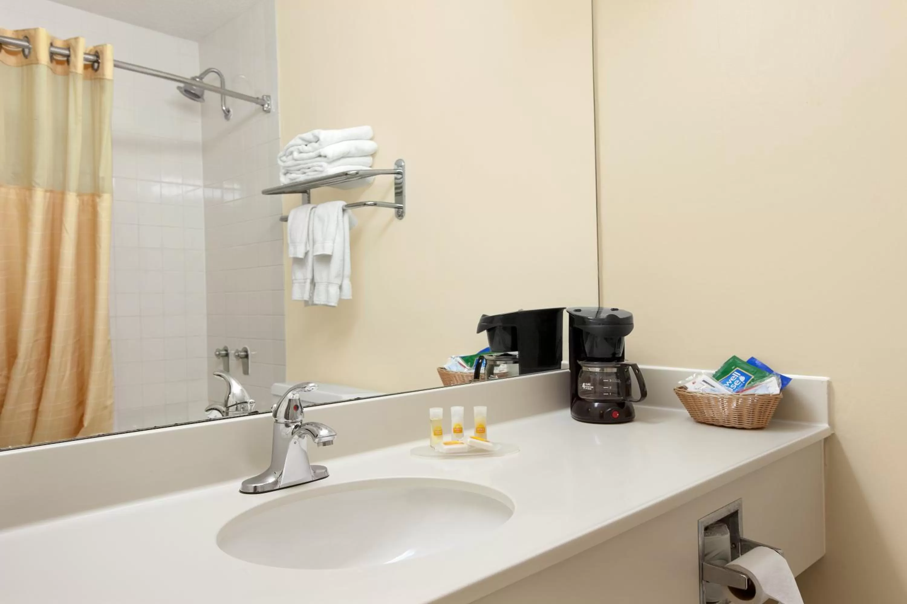 Standard King Room - Non-Smoking  in Days Inn by Wyndham Columbus Airport