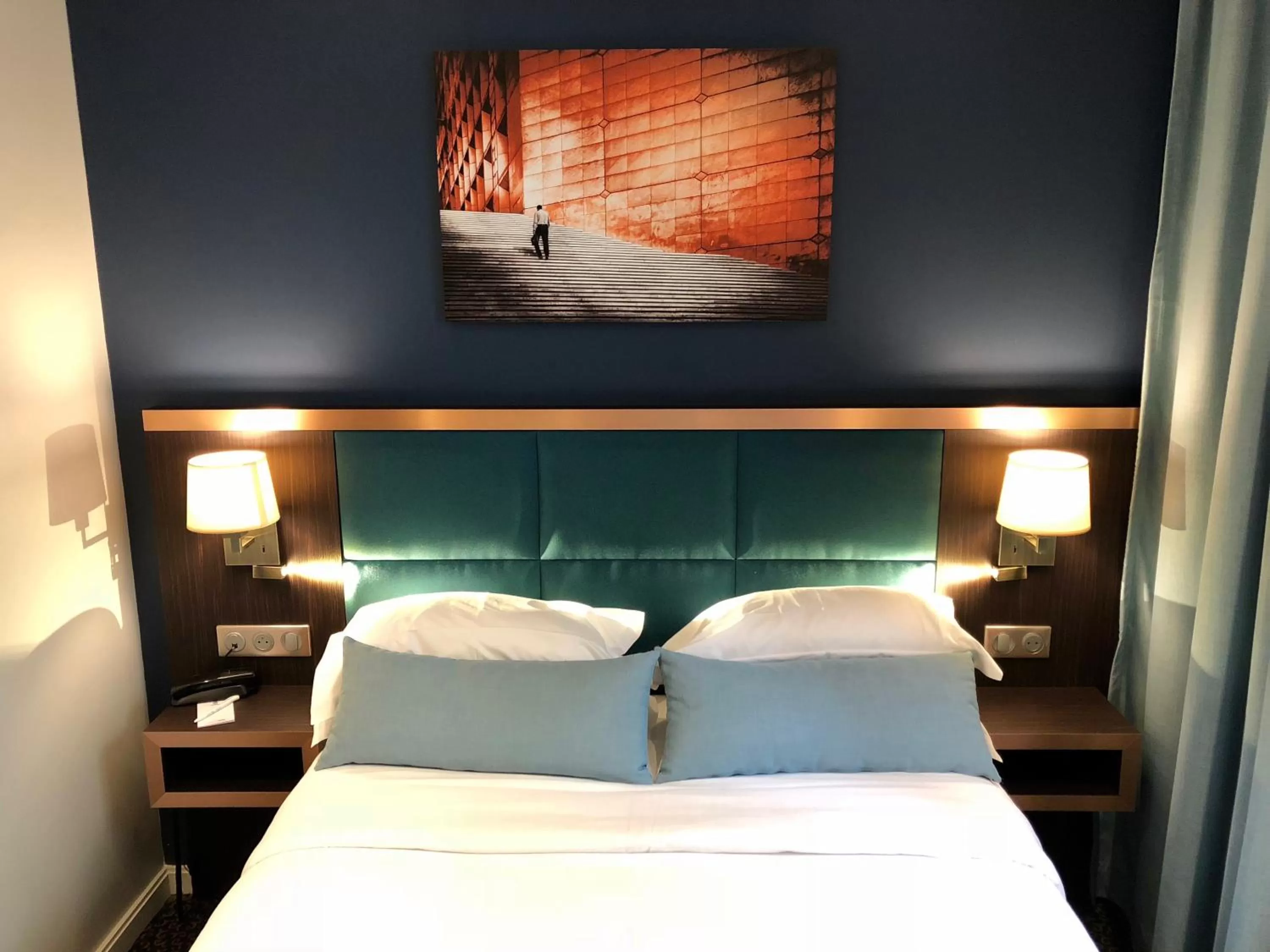 Photo of the whole room, Bed in Best Western Empire Elysees