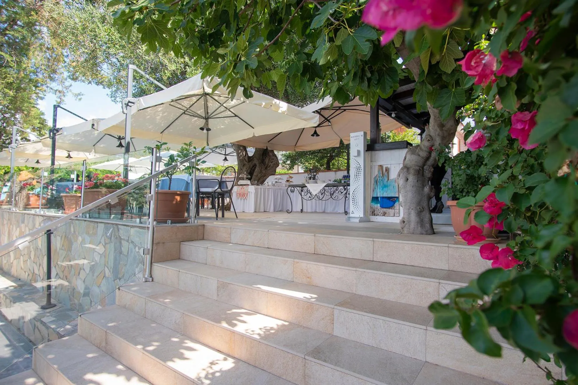 Restaurant/places to eat in Hotel Calanca