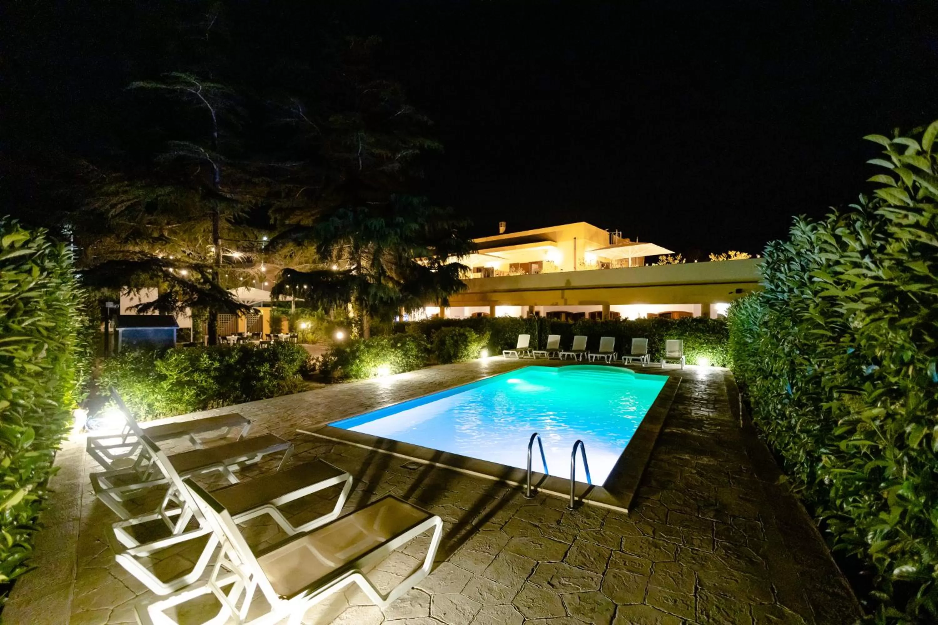 King Suite with Pool View in La Collina di Montegrappa - Suites with Heated Private Pool - Suites with Shared Pool