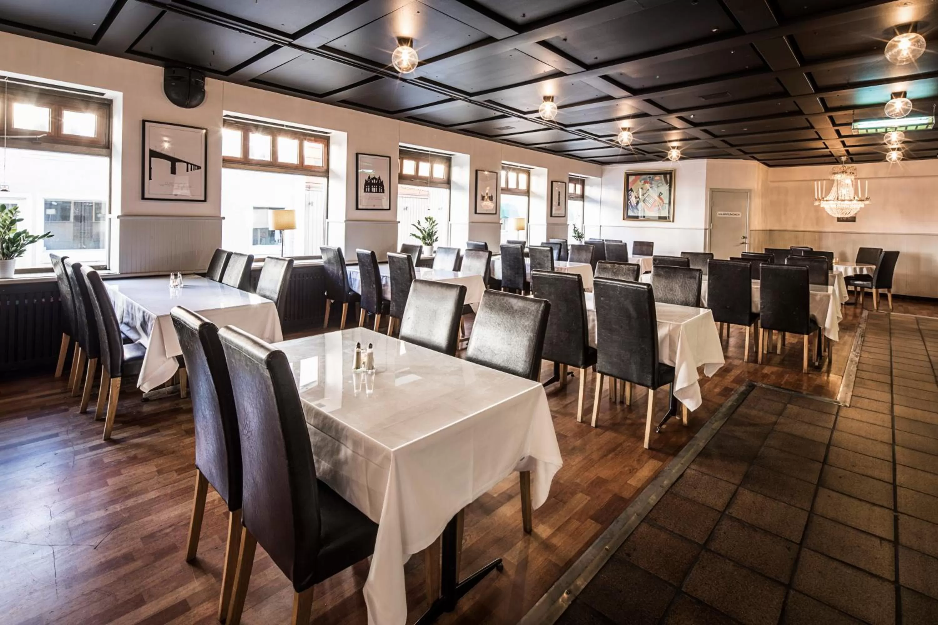 Restaurant/places to eat in First Hotel Witt