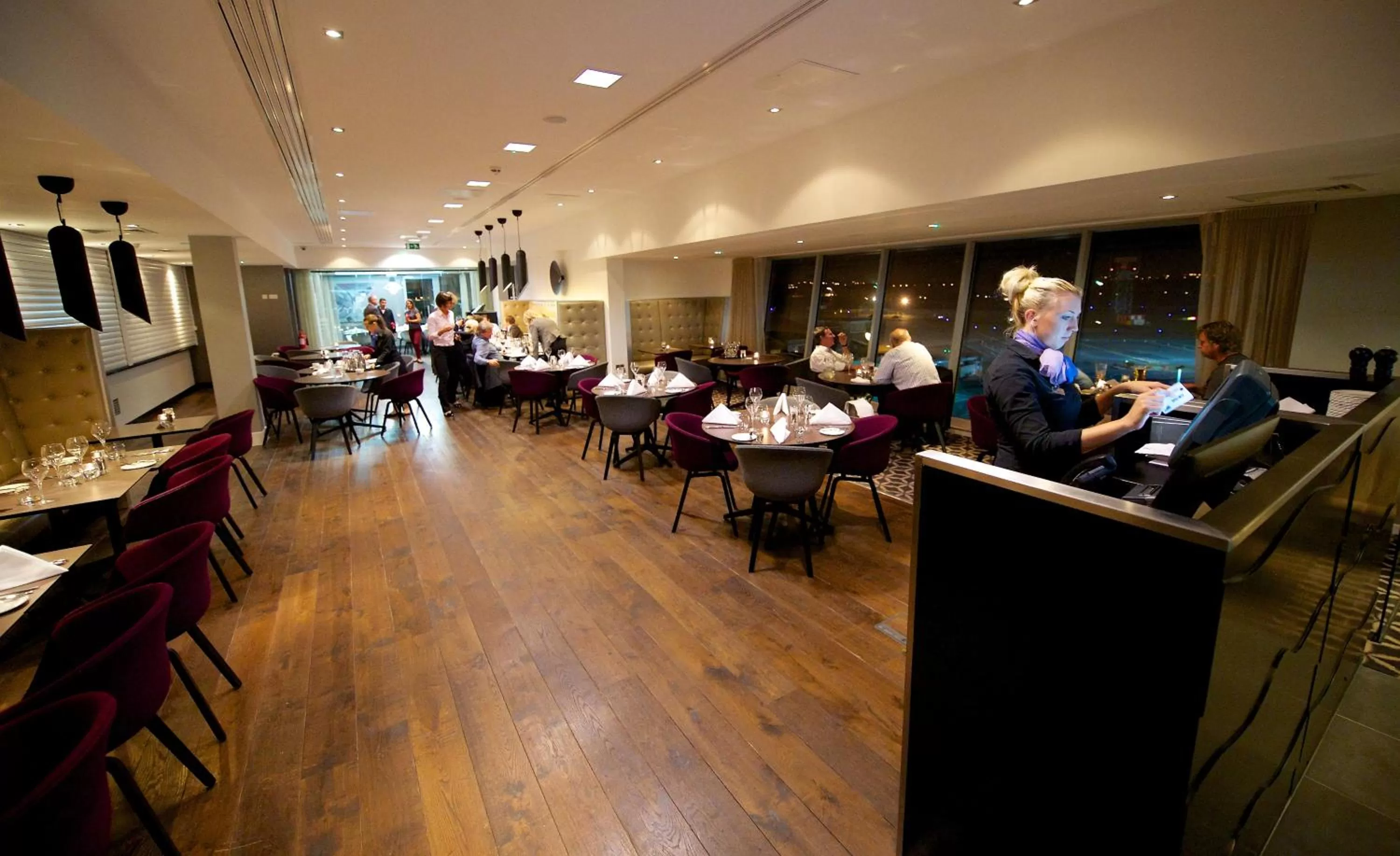 Restaurant/places to eat in Holiday Inn Southend by IHG