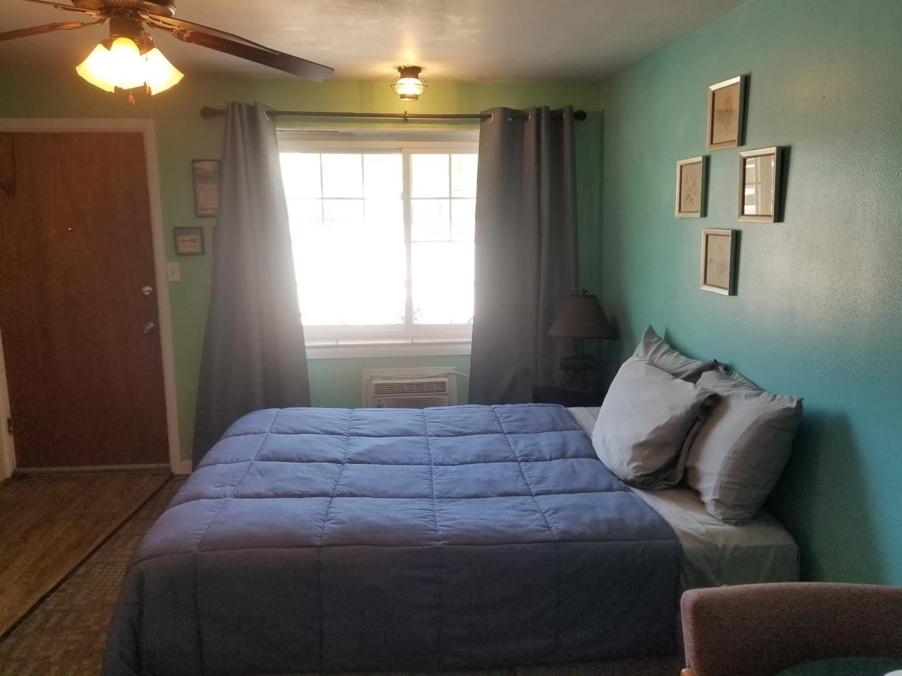 Standard Queen Room in Two Rivers Inn