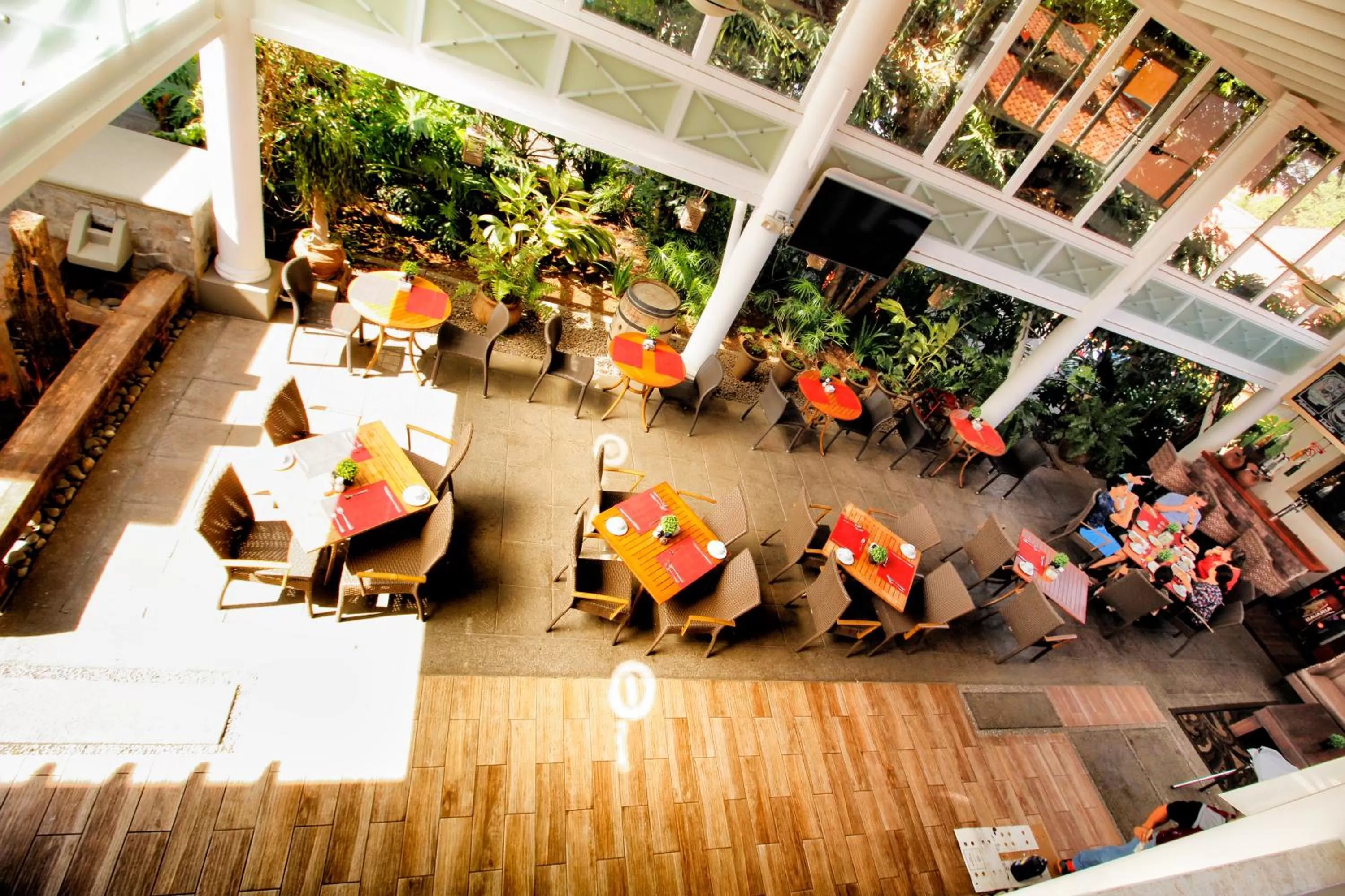 Restaurant/places to eat in La Riviera Hotel