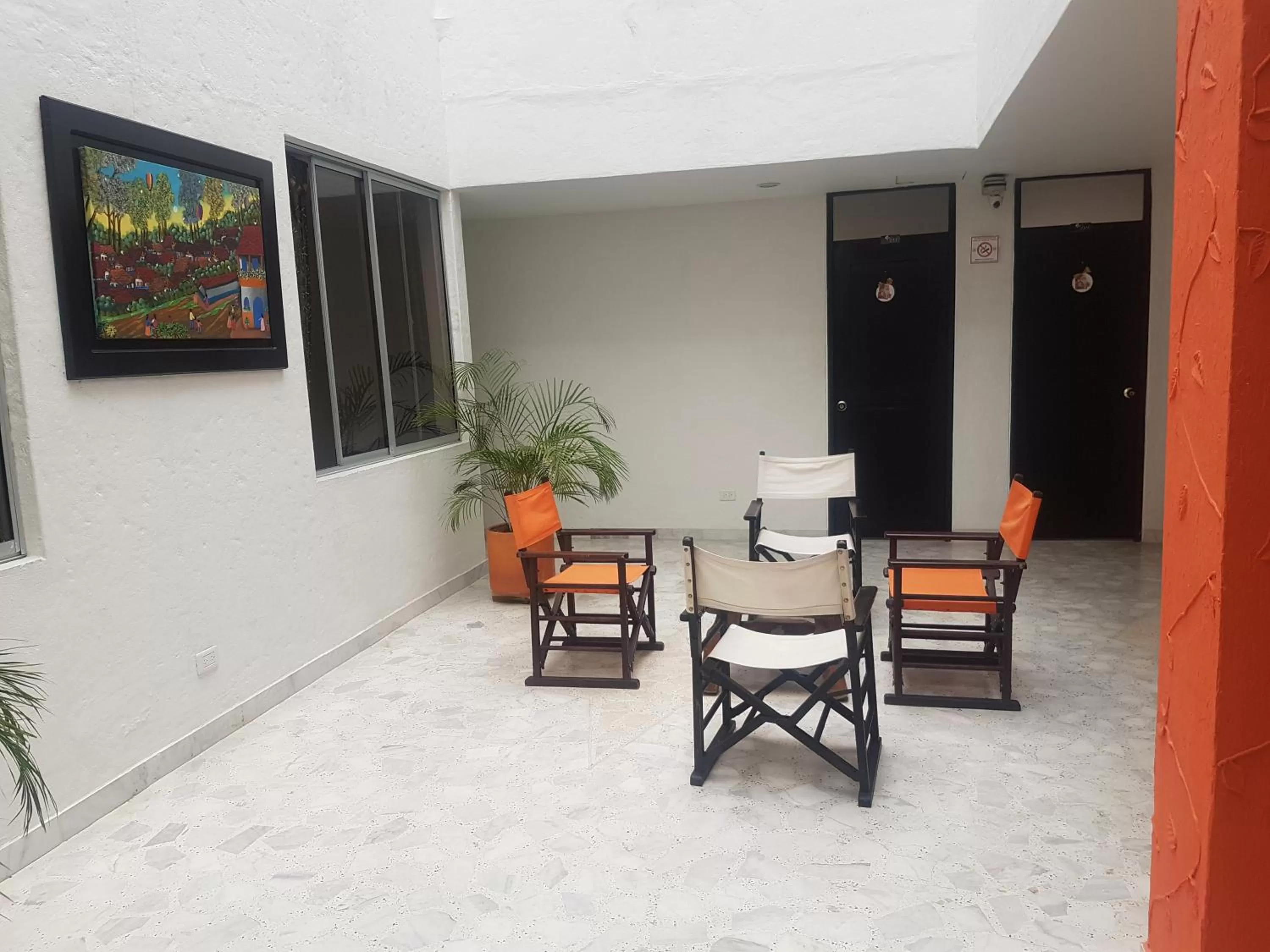 Communal lounge/ TV room in Blue Star Hotel