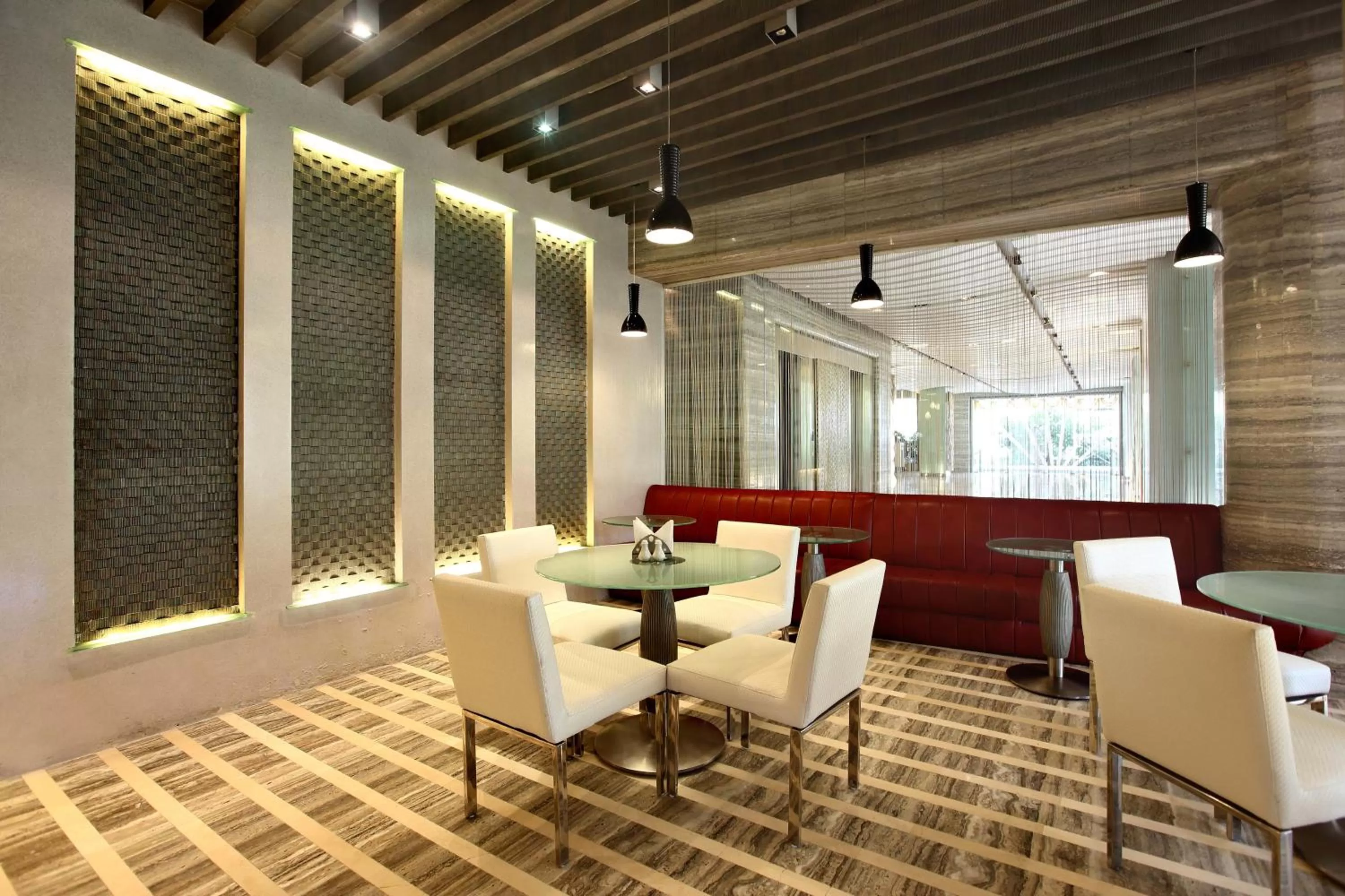 Restaurant/places to eat in Mirage Hotel, Mumbai International Airport