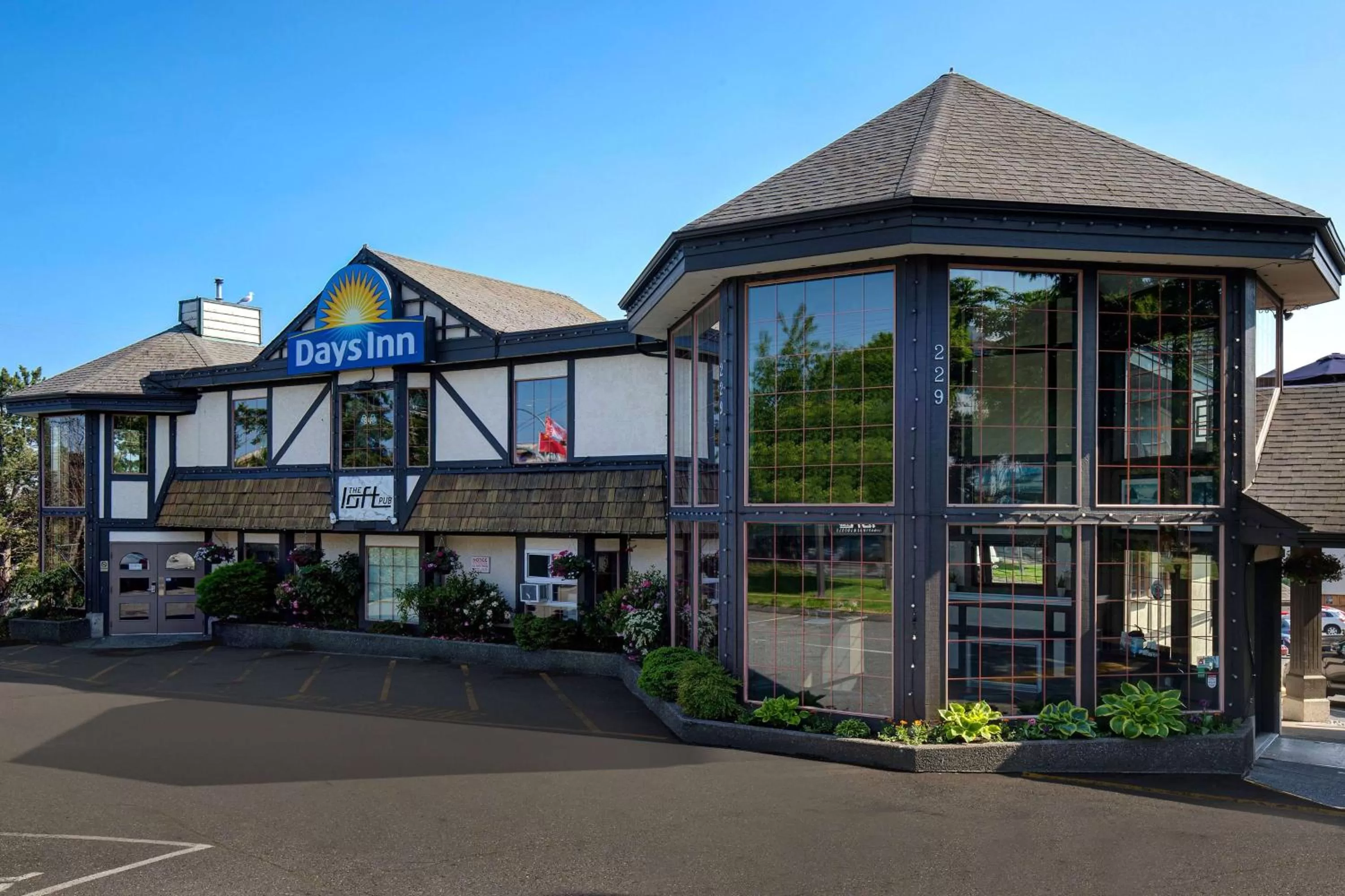 Days Inn by Wyndham Victoria Uptown