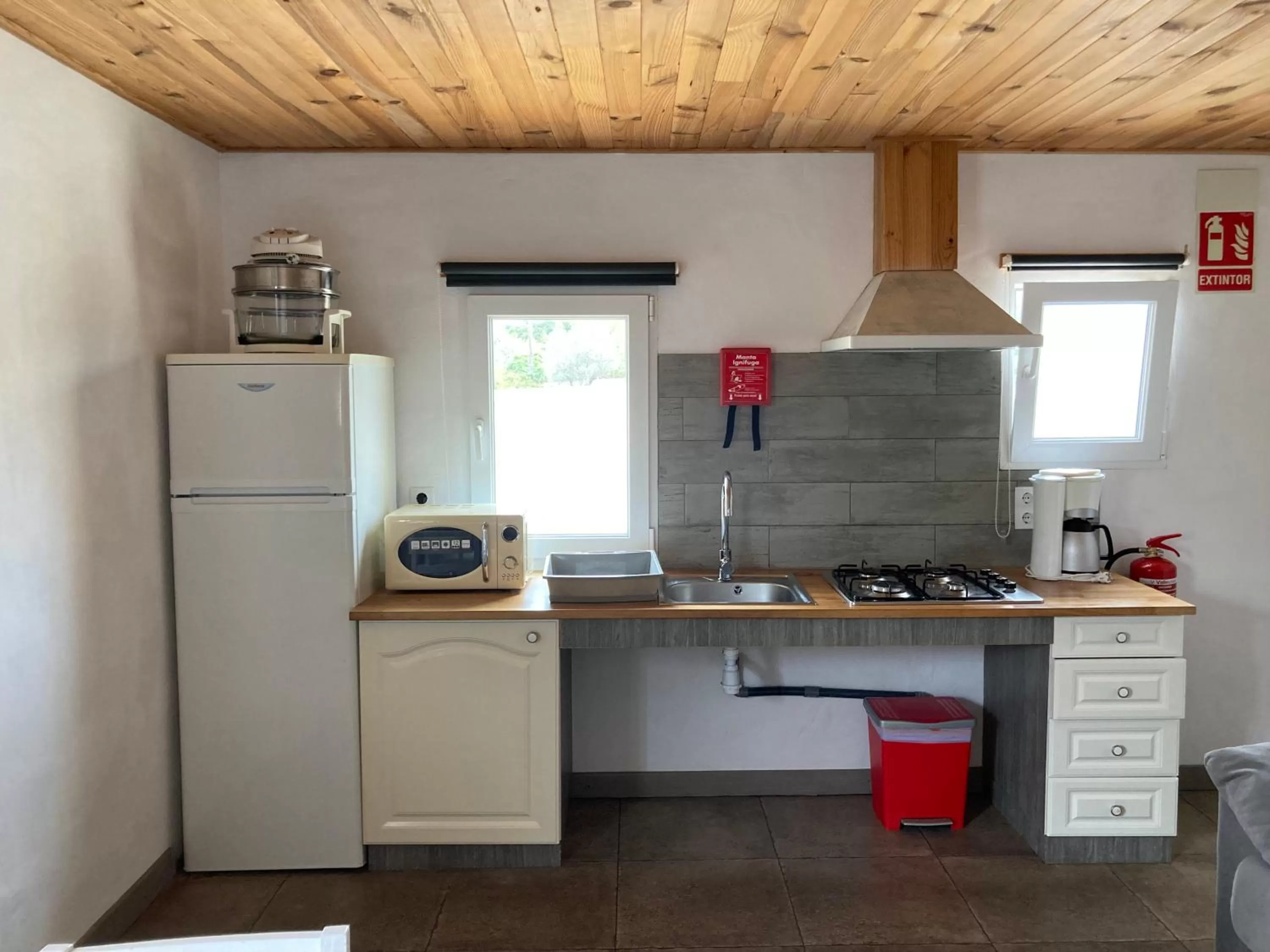 Restaurant/places to eat, Kitchen/Kitchenette in Casa Robion