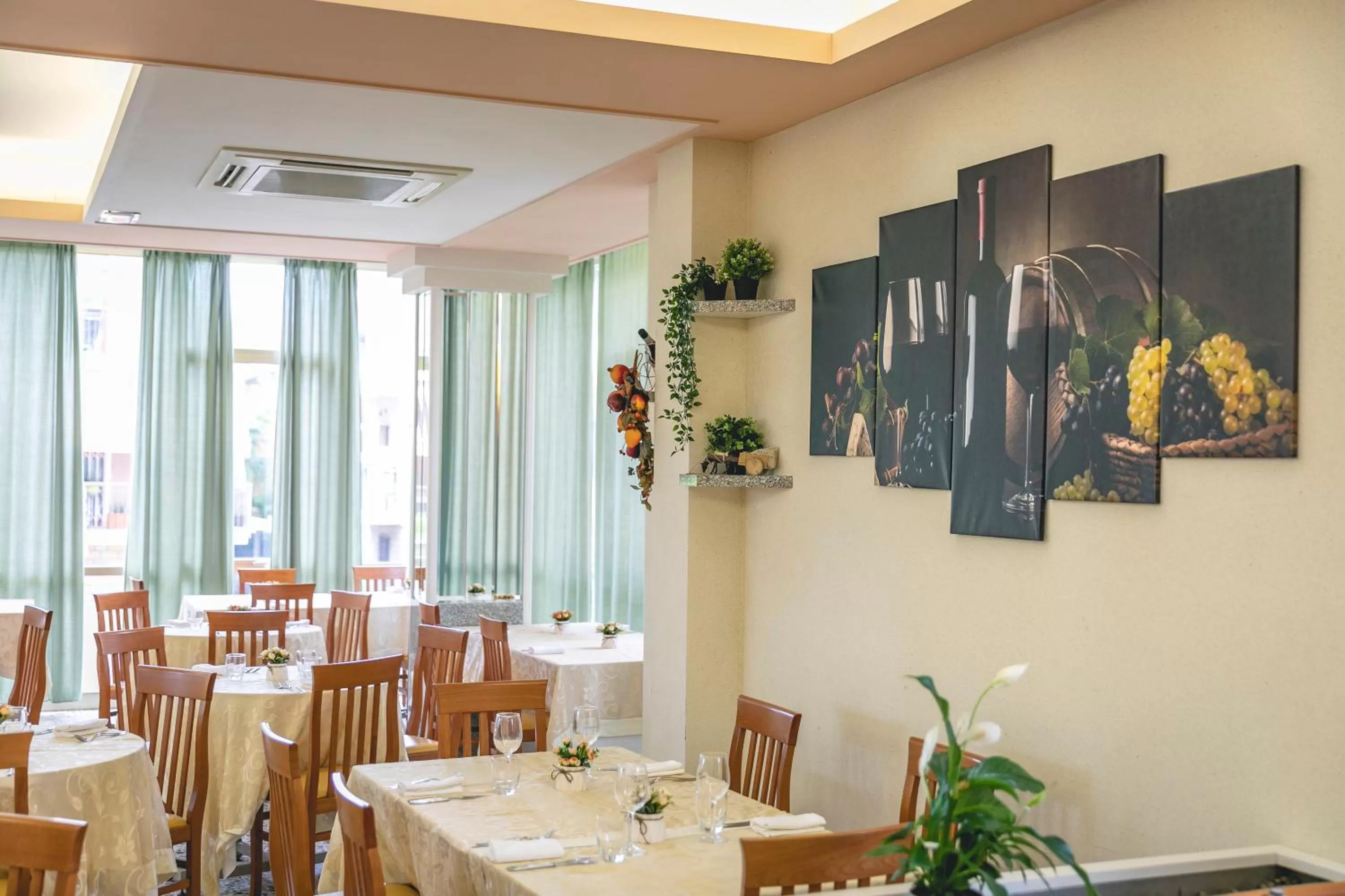 Restaurant/places to eat in Hotel del Falco