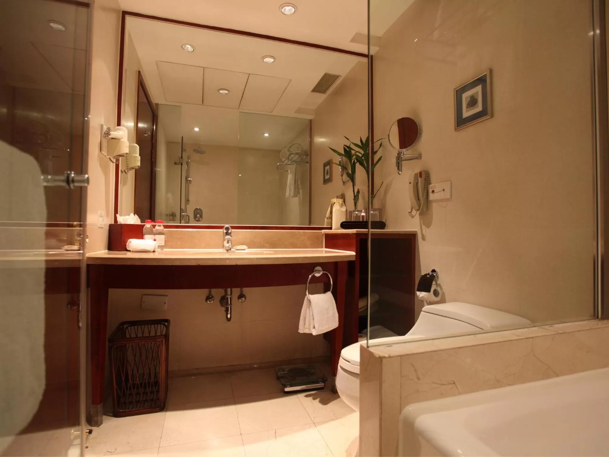 Toilet in Sofitel Hangzhou Westlake - Few steps to West Lake, with panoramic lake view terrace