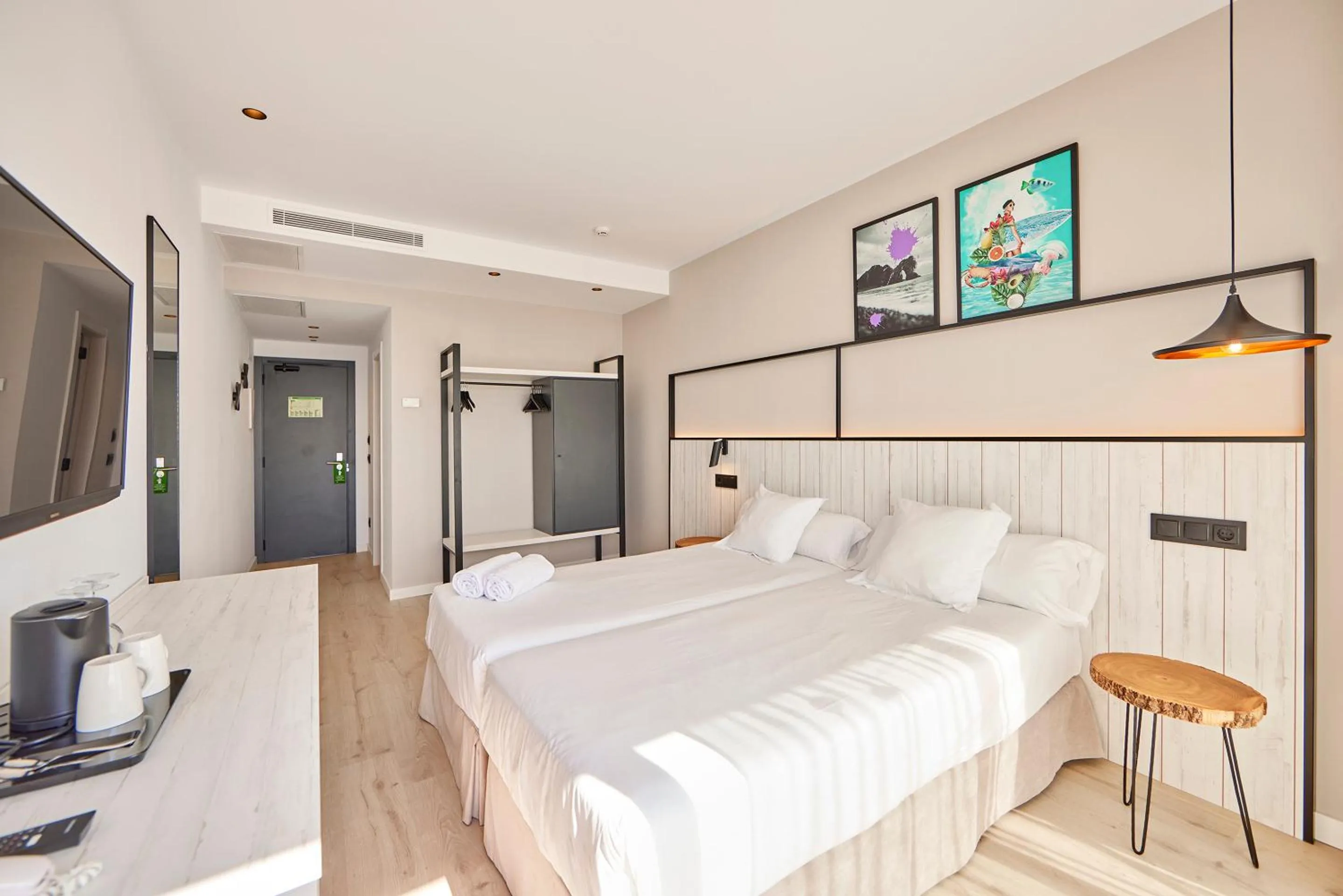 Photo of the whole room, Bed in Hotel Florida Magaluf - Adults Only