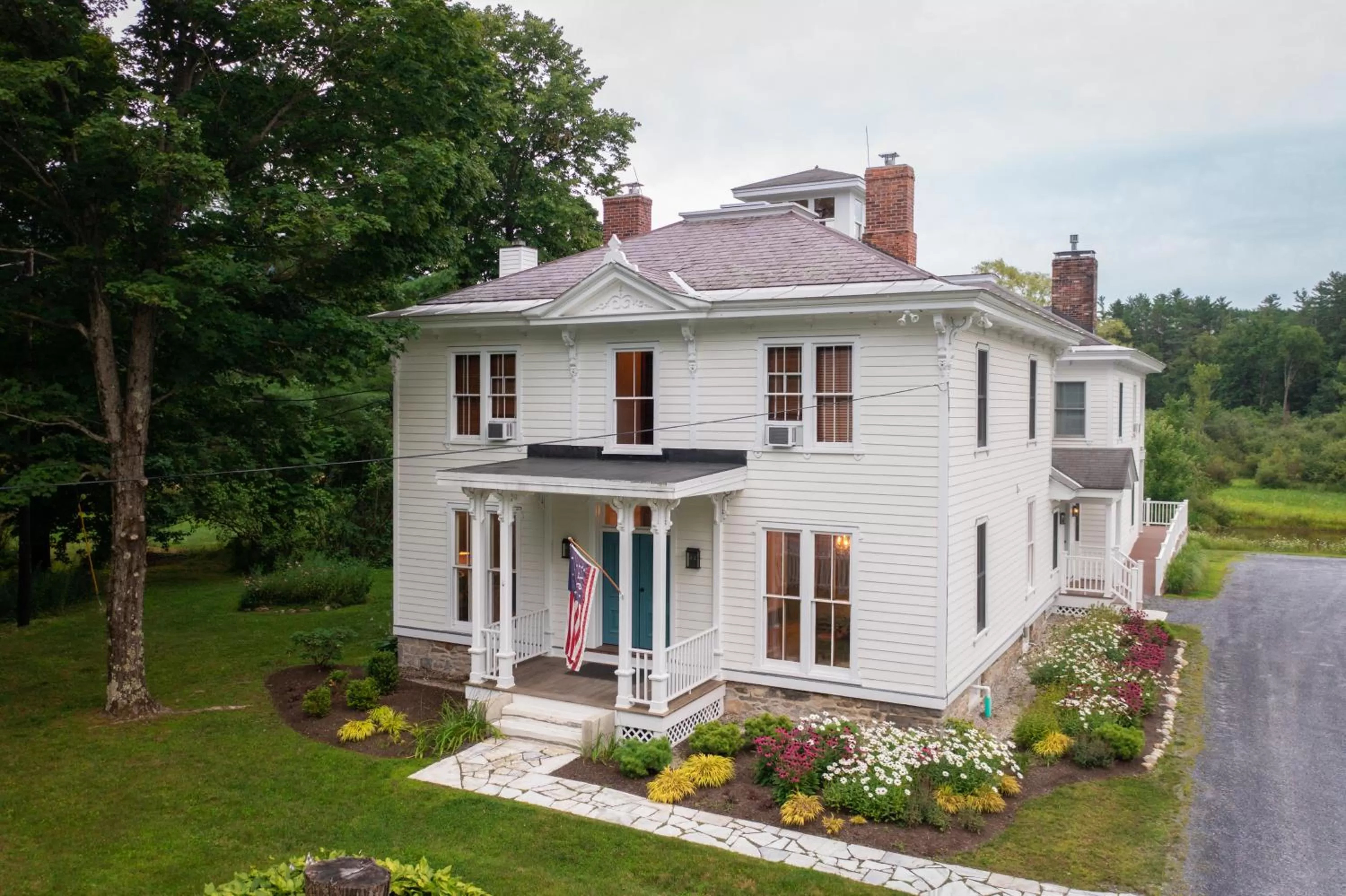 Property building in Hill Farm Inn - Manchester