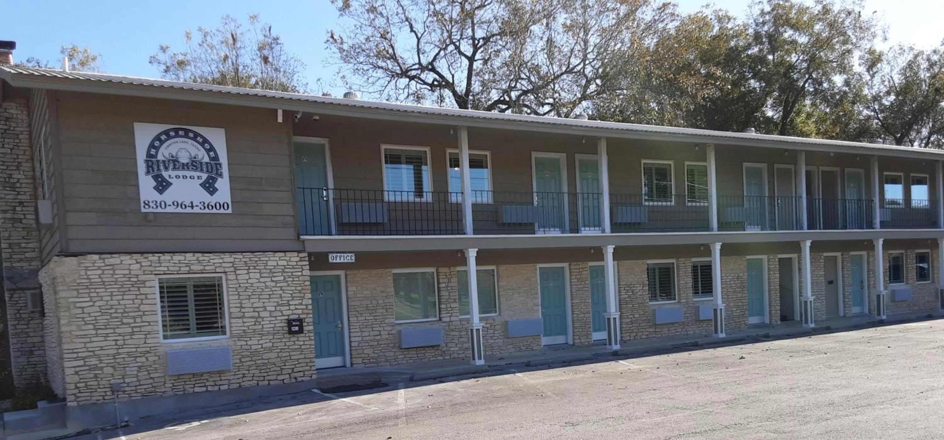 Property building in Horseshoe Riverside Lodge