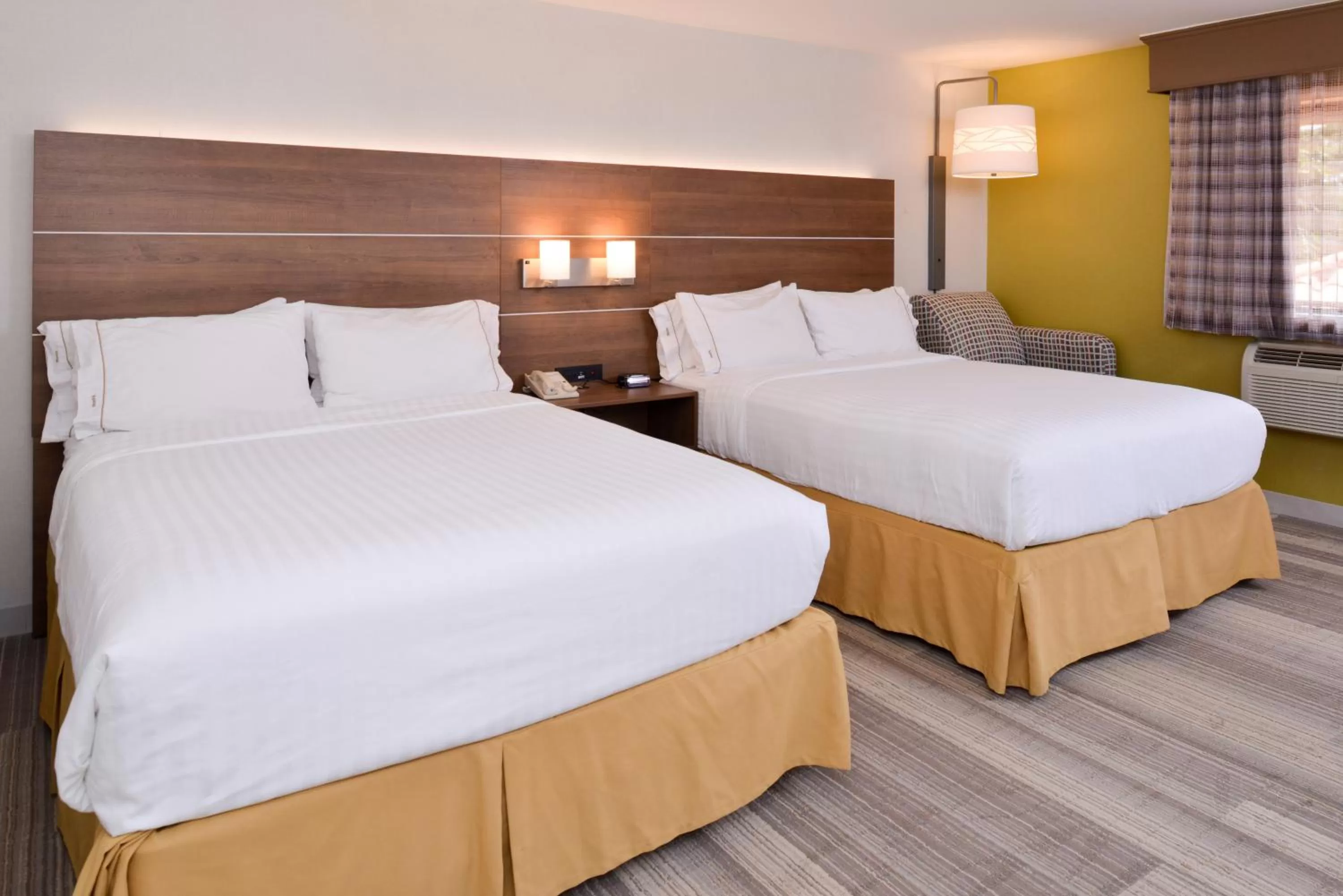 Photo of the whole room, Bed in Holiday Inn Express Palm Desert by IHG